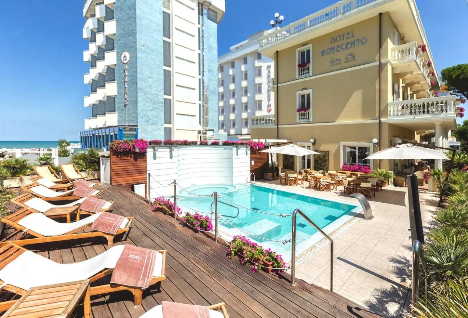 Swimming pool in Novecento Suite Hotel