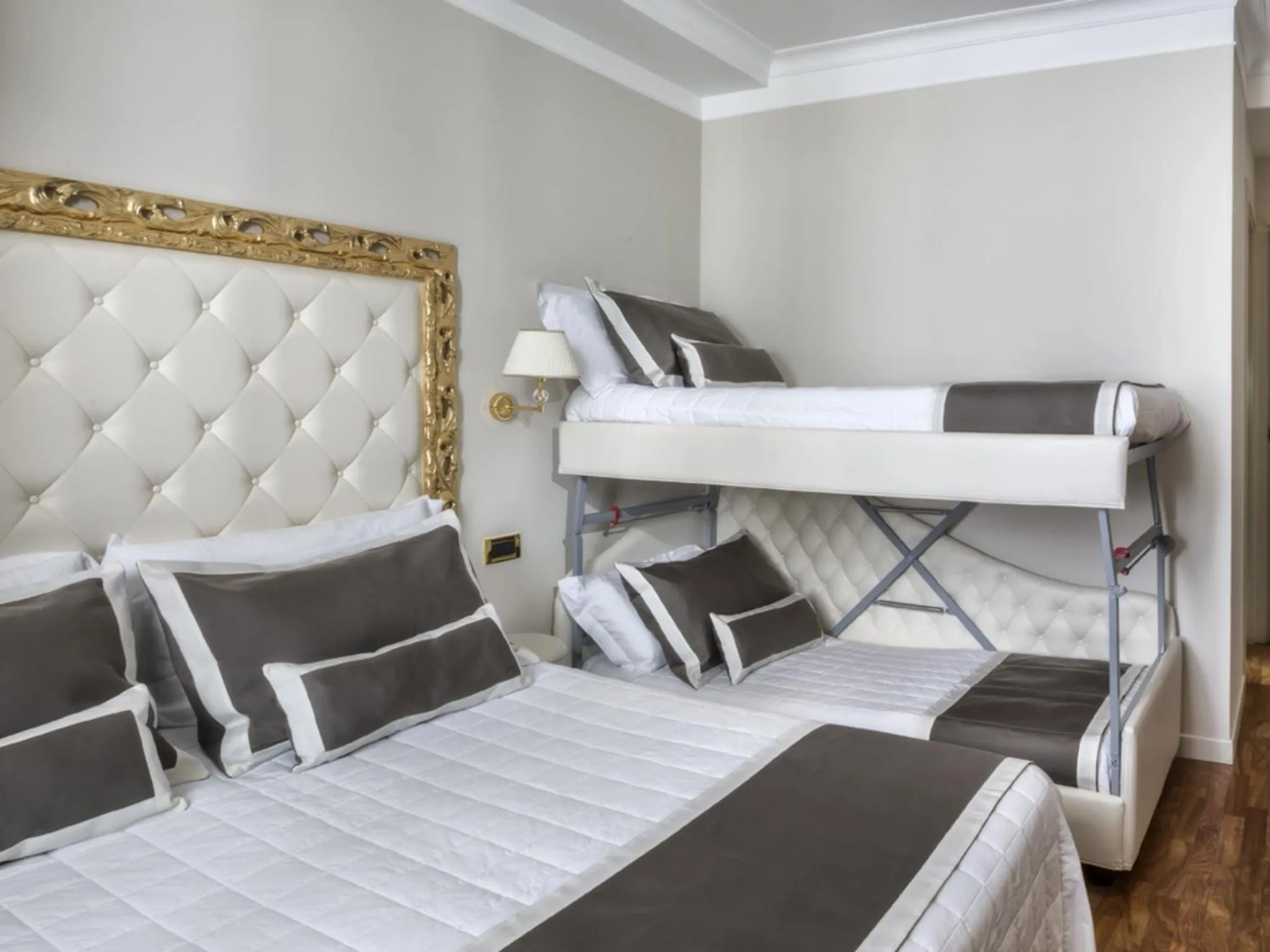 Decorative detail in Novecento Suite Hotel