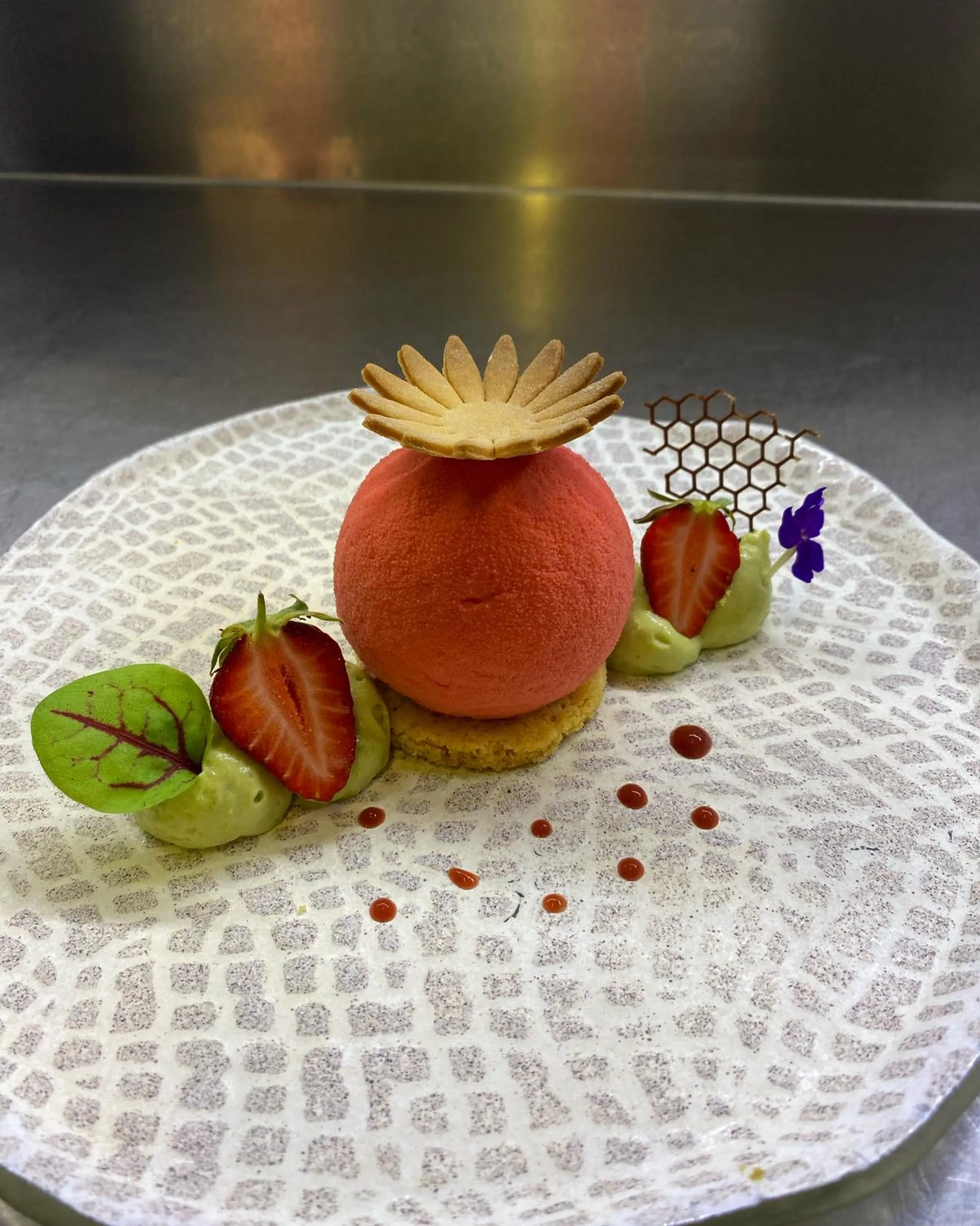 Food and drinks in Hôtel-Restaurant-Chambre Insolite Spa - Le XII de Luynes