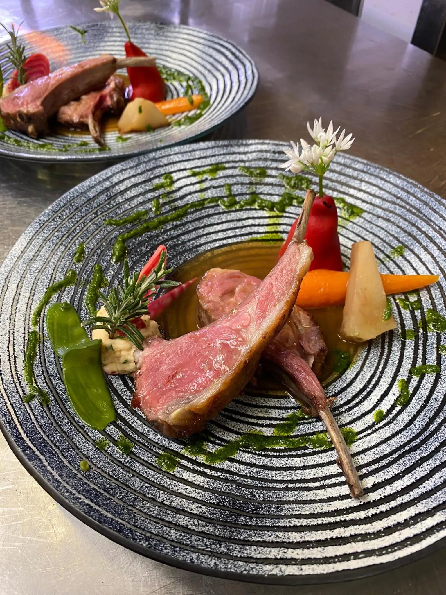 Food and drinks in Hôtel-Restaurant-Chambre Insolite Spa - Le XII de Luynes