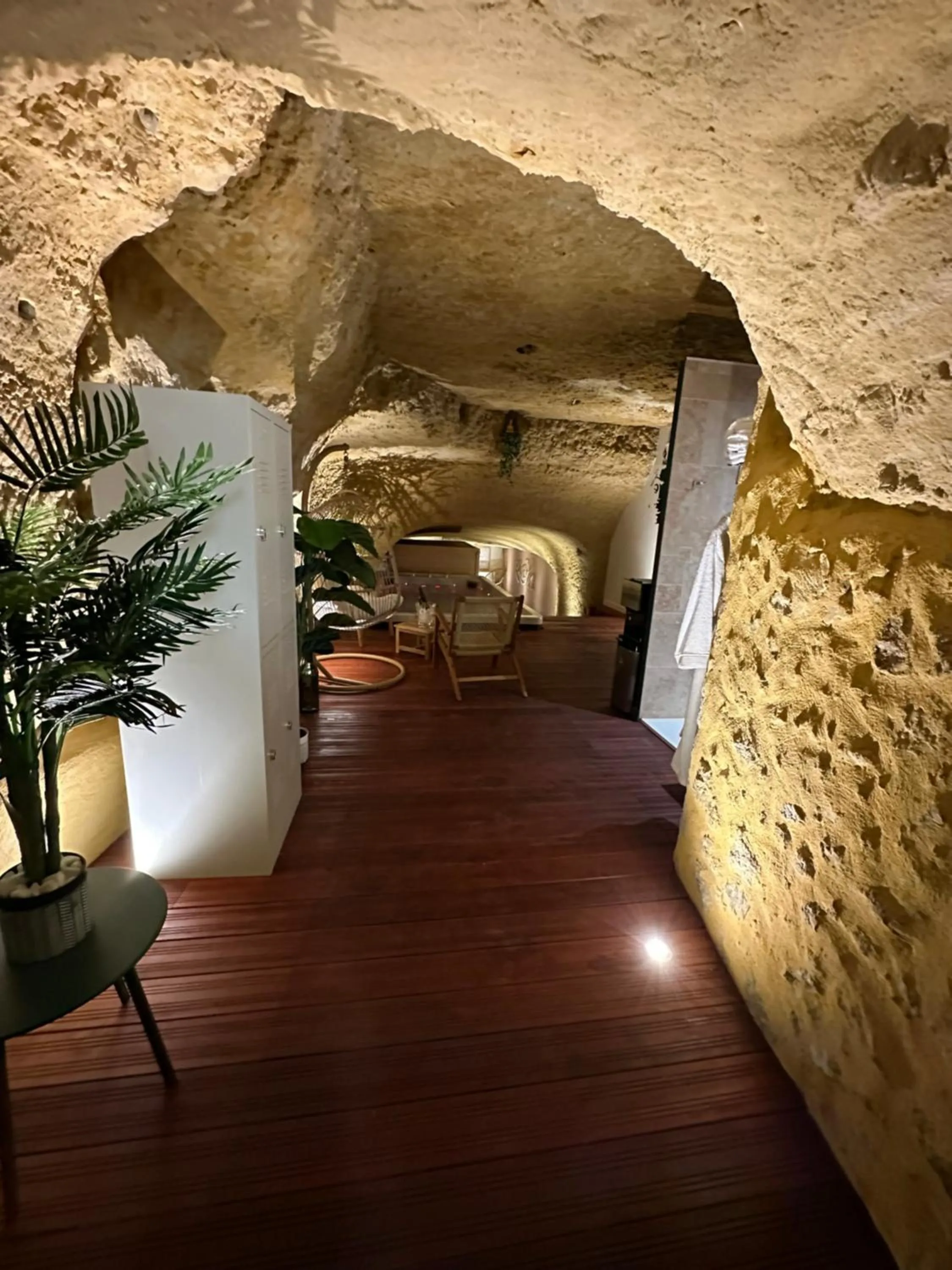 Spa and wellness centre/facilities in Hôtel-Restaurant-Chambre Insolite Spa - Le XII de Luynes