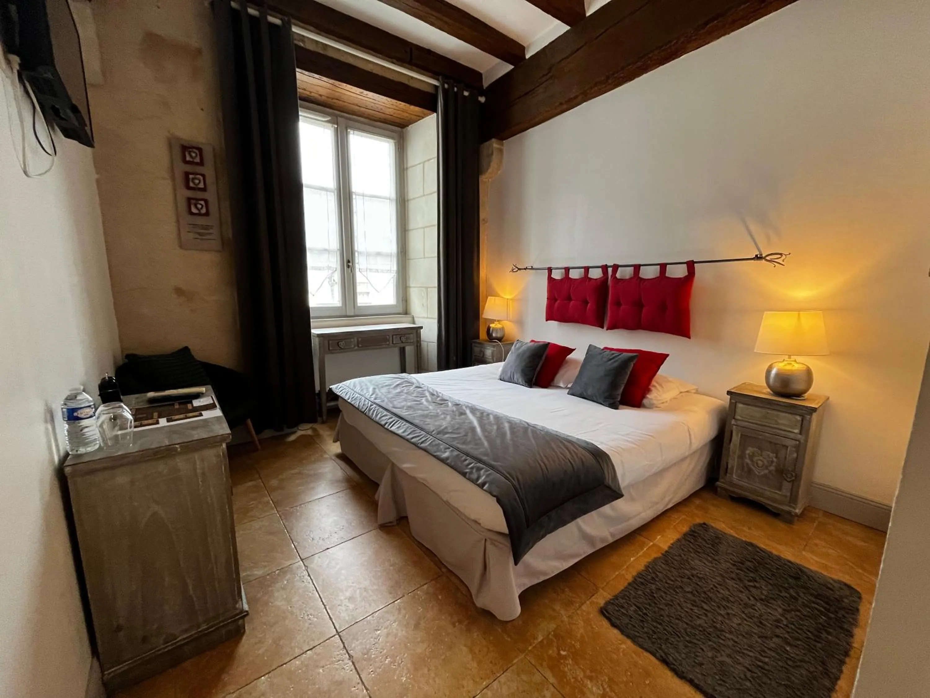 Bed in Hôtel-Restaurant-Chambre Insolite Spa - Le XII de Luynes