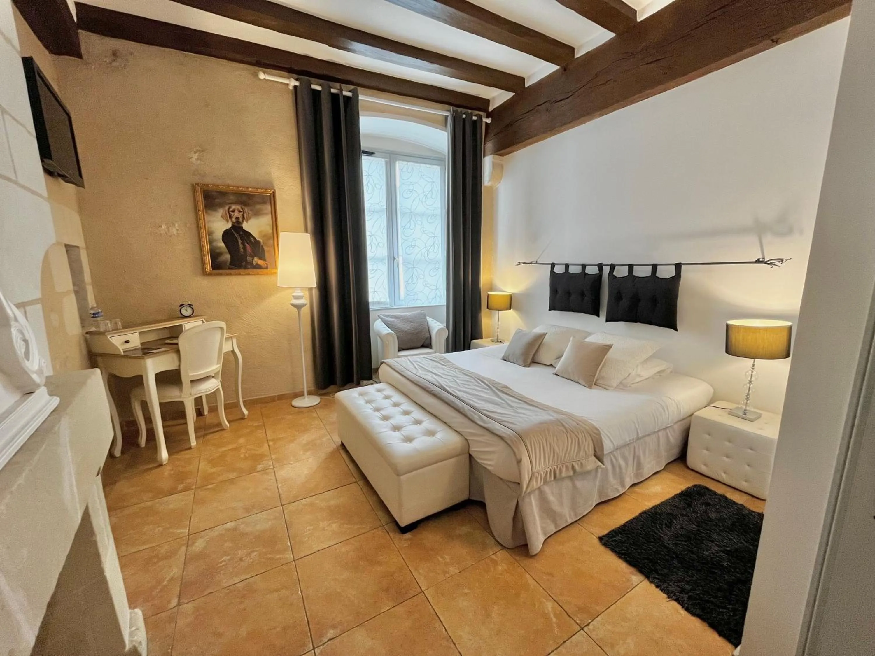 Bed in Hôtel-Restaurant-Chambre Insolite Spa - Le XII de Luynes