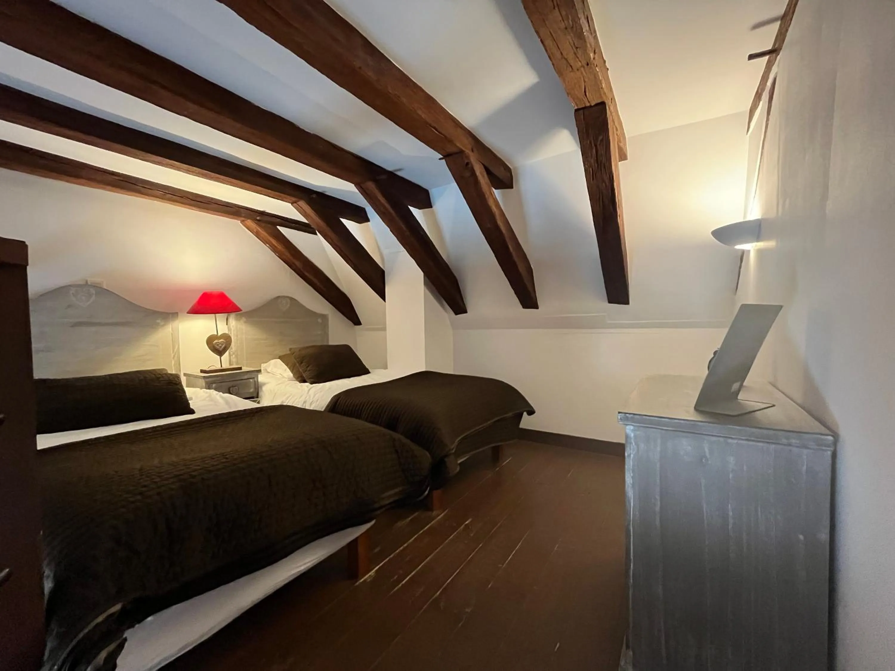 Bed in Hôtel-Restaurant-Chambre Insolite Spa - Le XII de Luynes