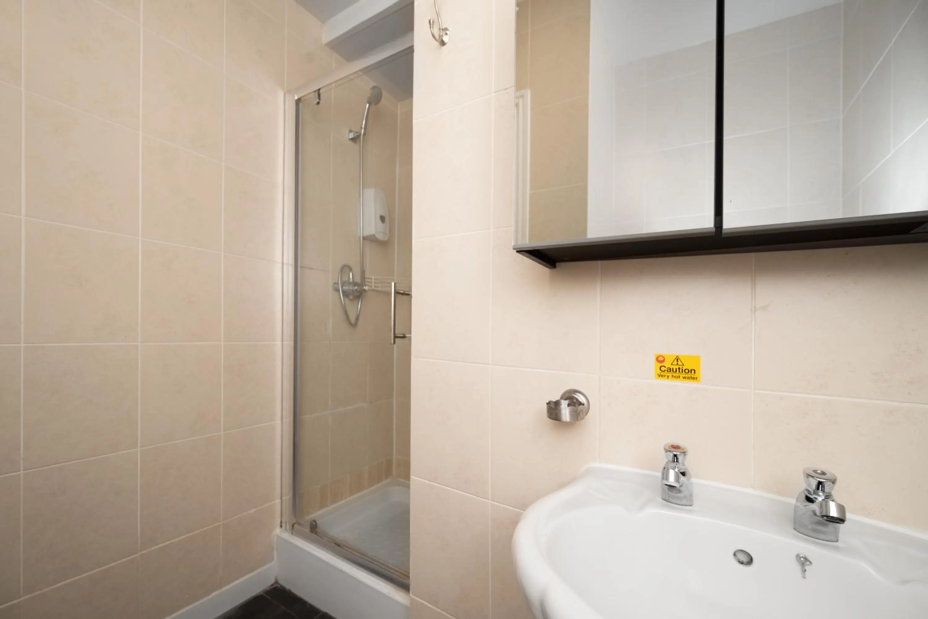 Bathroom in Flexistay Tulsi Aparthotel