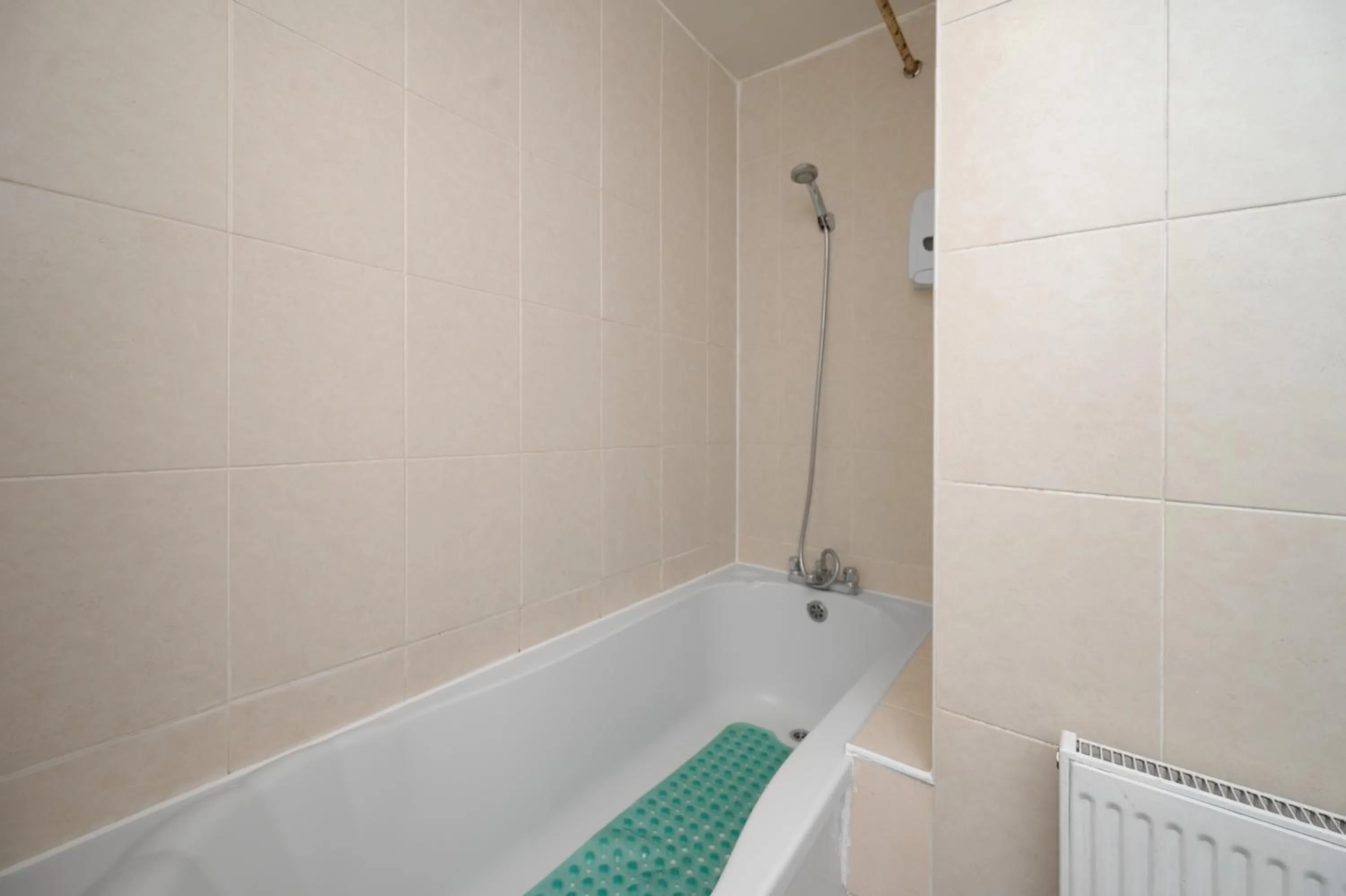 Bathroom in Flexistay Tulsi Aparthotel