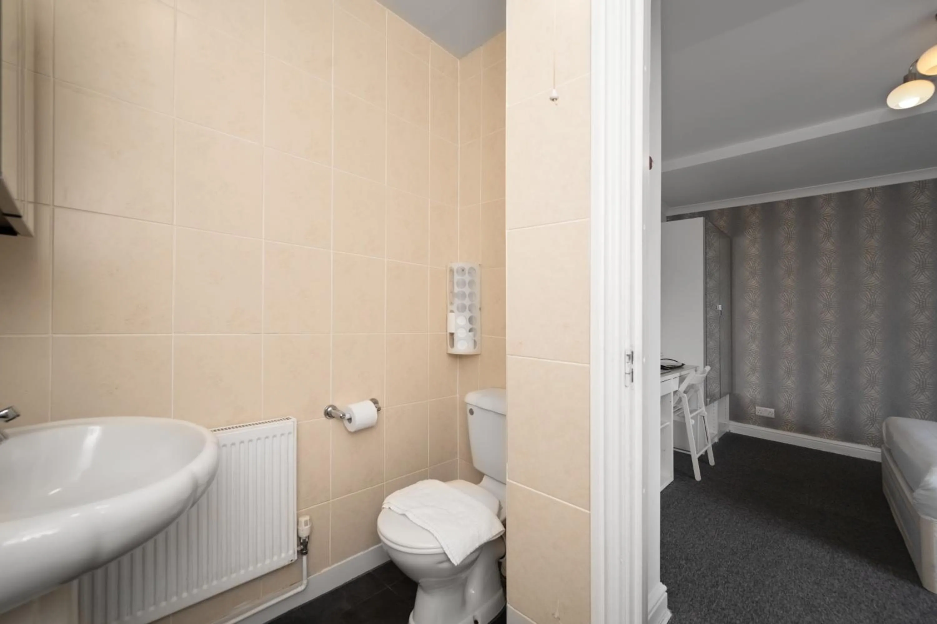 Bathroom in Flexistay Tulsi Aparthotel