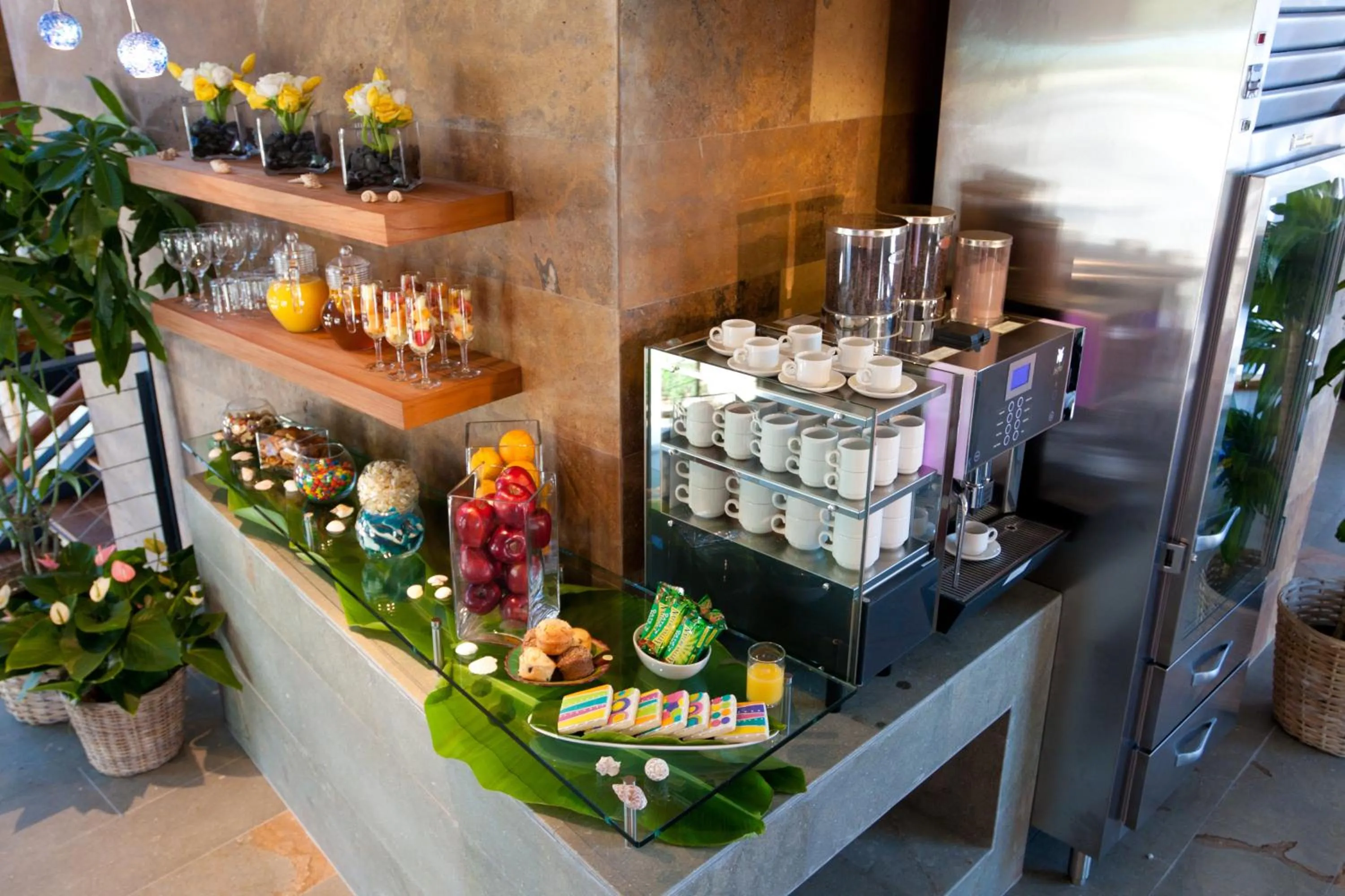 Food and drinks in Pelican Bay Hotel