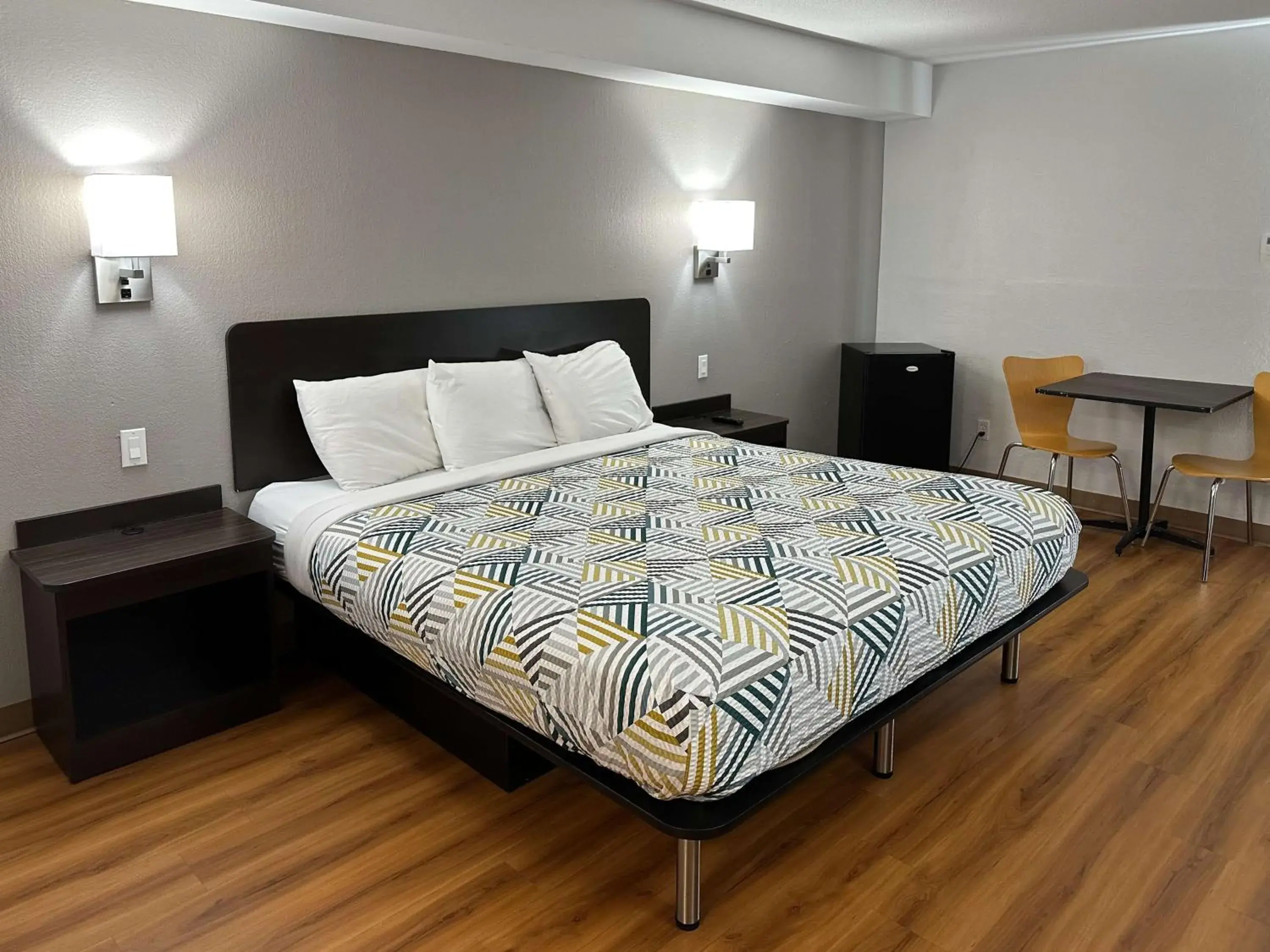 King Room with Roll-In Shower - single occupancy - Disability Access in Motel 6-Greensboro, NC - Airport King Room with Roll-In Shower - single occupancy - Disability Access in Motel 6-Greensboro, NC - Airport