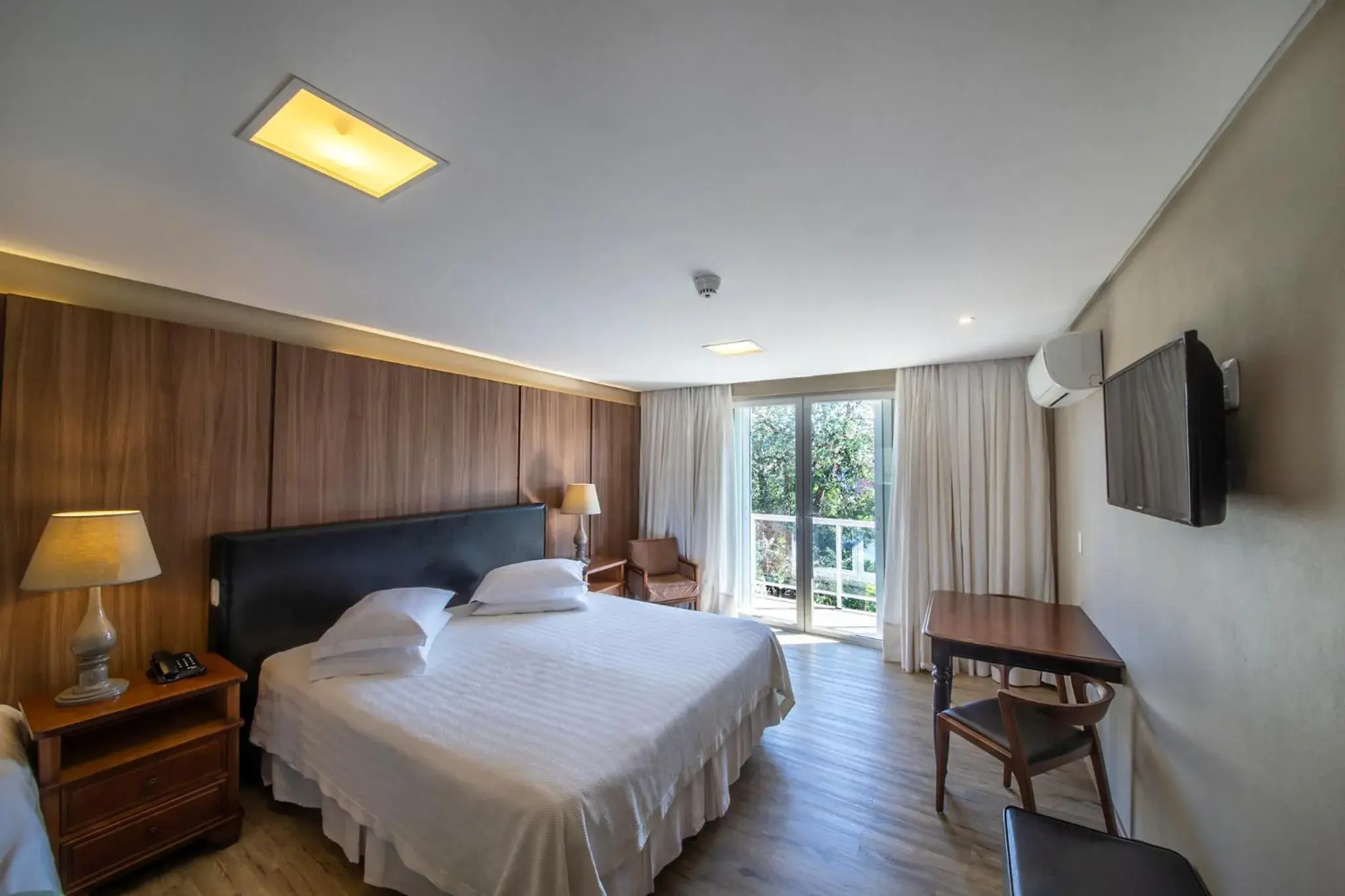 Lake view, Bed in Grande Hotel Canela Lake view, Bed in Grande Hotel Canela