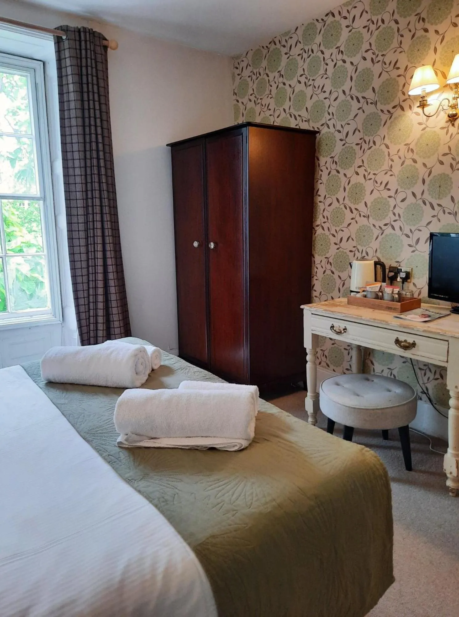 Bed in Lansdowne Strand