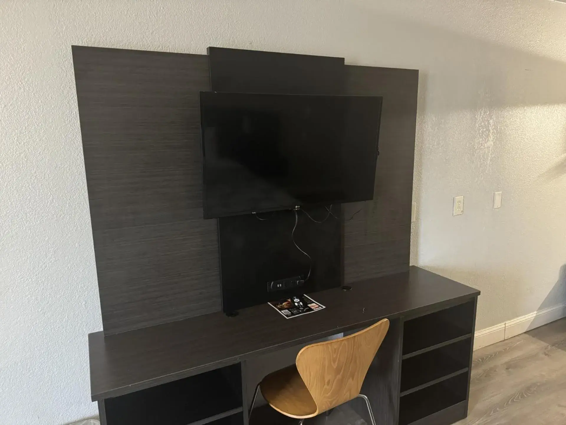 King Room in Motel 6-Norfolk, VA King Room in Motel 6-Norfolk, VA