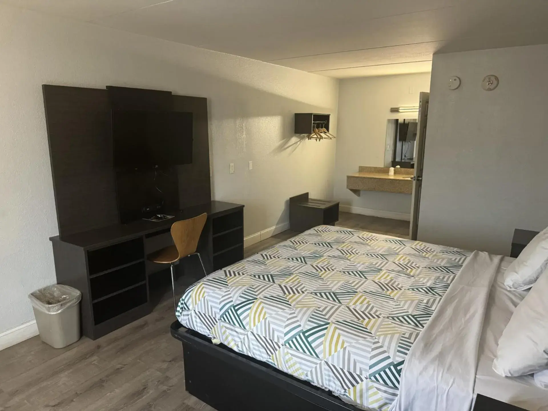 Photo of the whole room, Bed in Motel 6-Norfolk, VA Photo of the whole room, Bed in Motel 6-Norfolk, VA