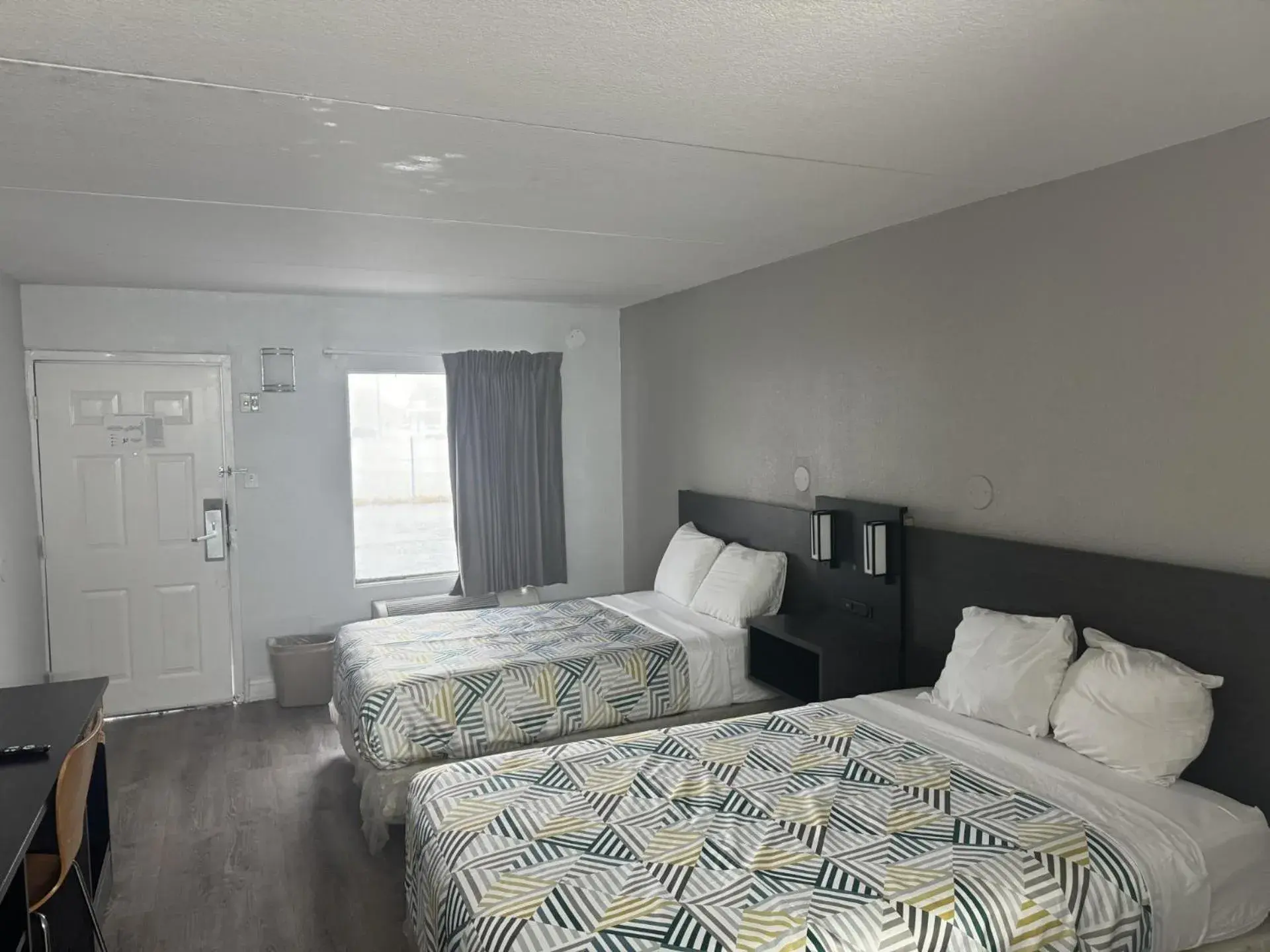 Bedroom, Bed in Motel 6-Norfolk, VA Bedroom, Bed in Motel 6-Norfolk, VA