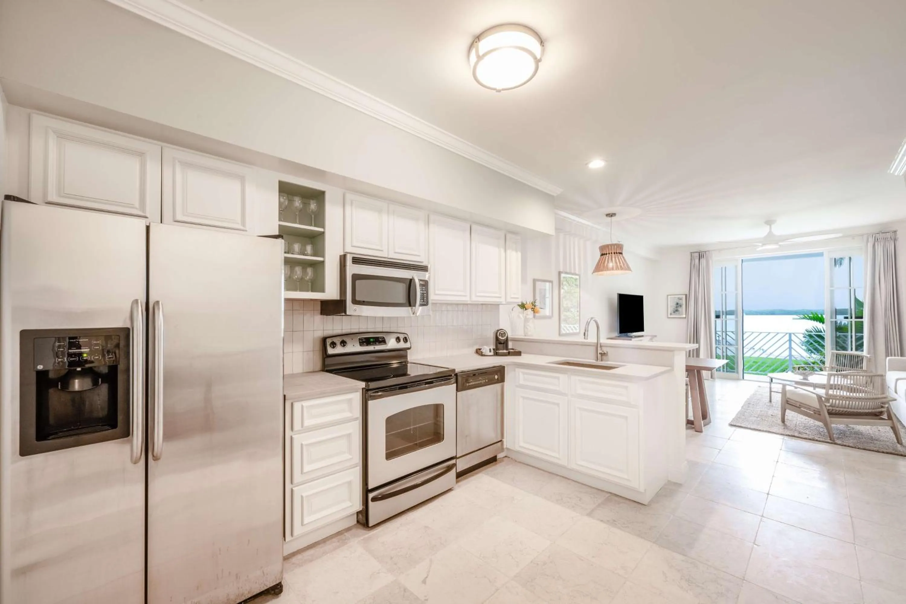 Kitchen or kitchenette in Bayside Villas by Islander Resort