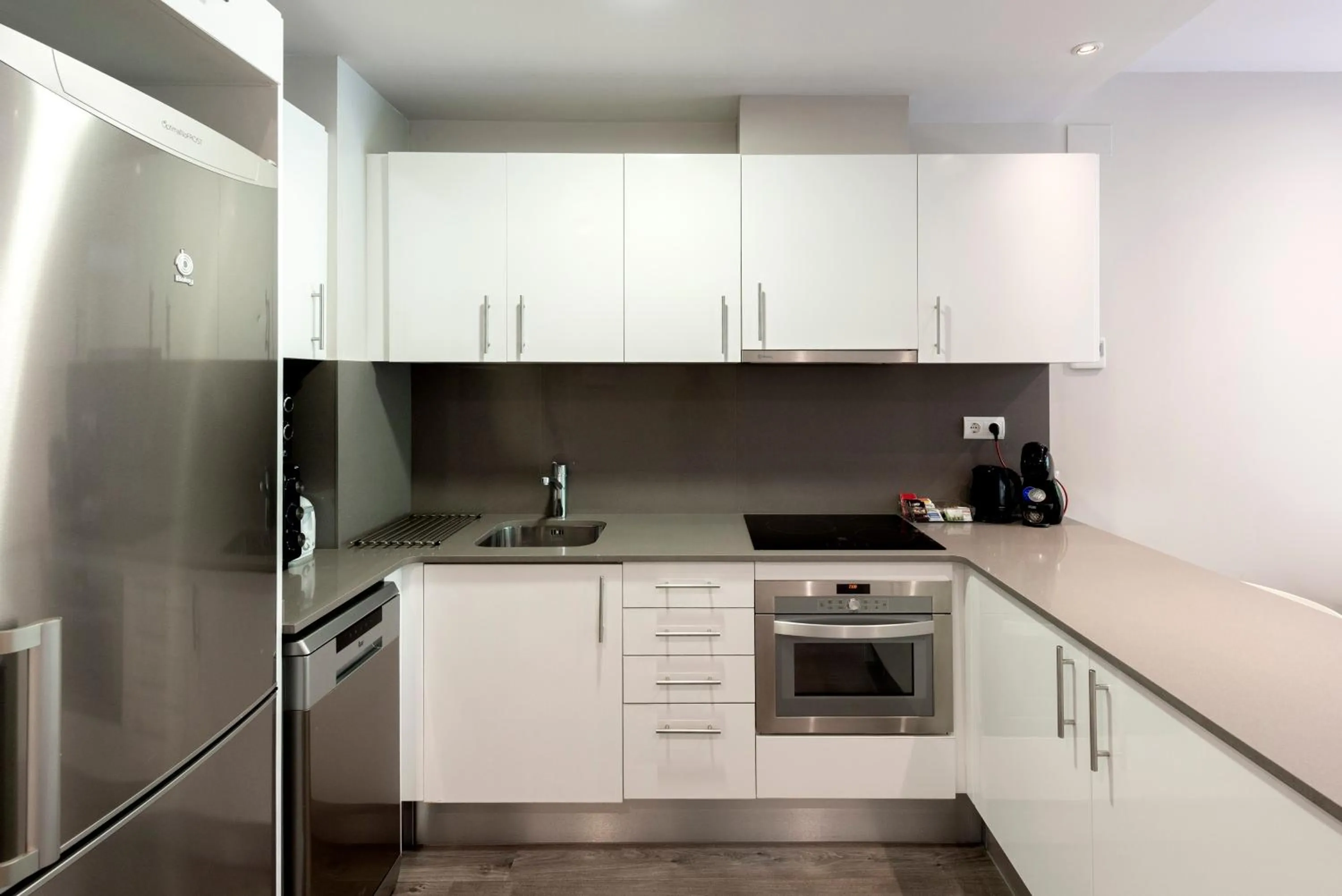 Kitchen or kitchenette in Espais Blaus Apartments