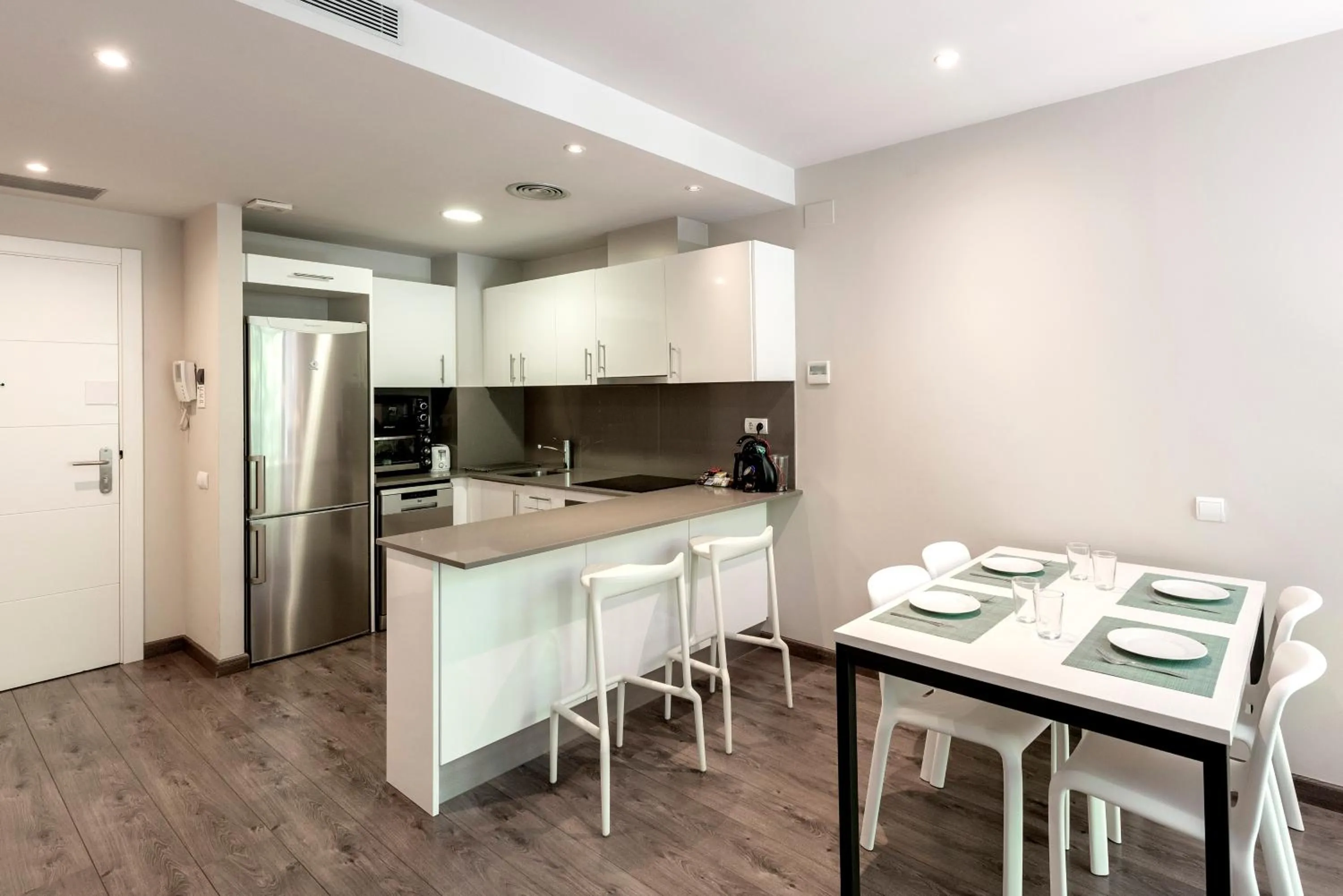 Kitchen or kitchenette in Espais Blaus Apartments