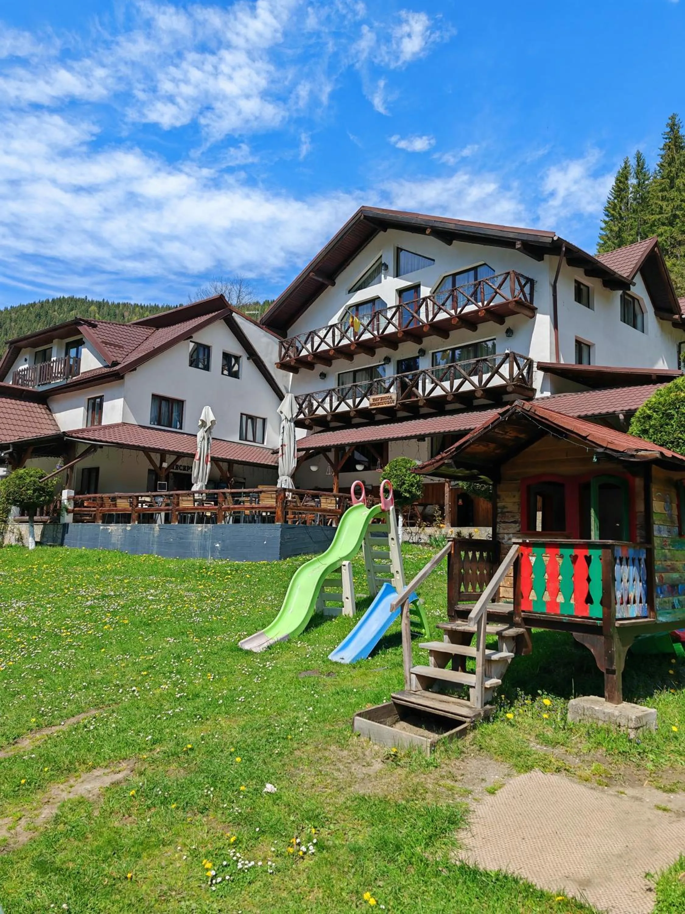 Restaurant/places to eat in Complex Turistic Luminita