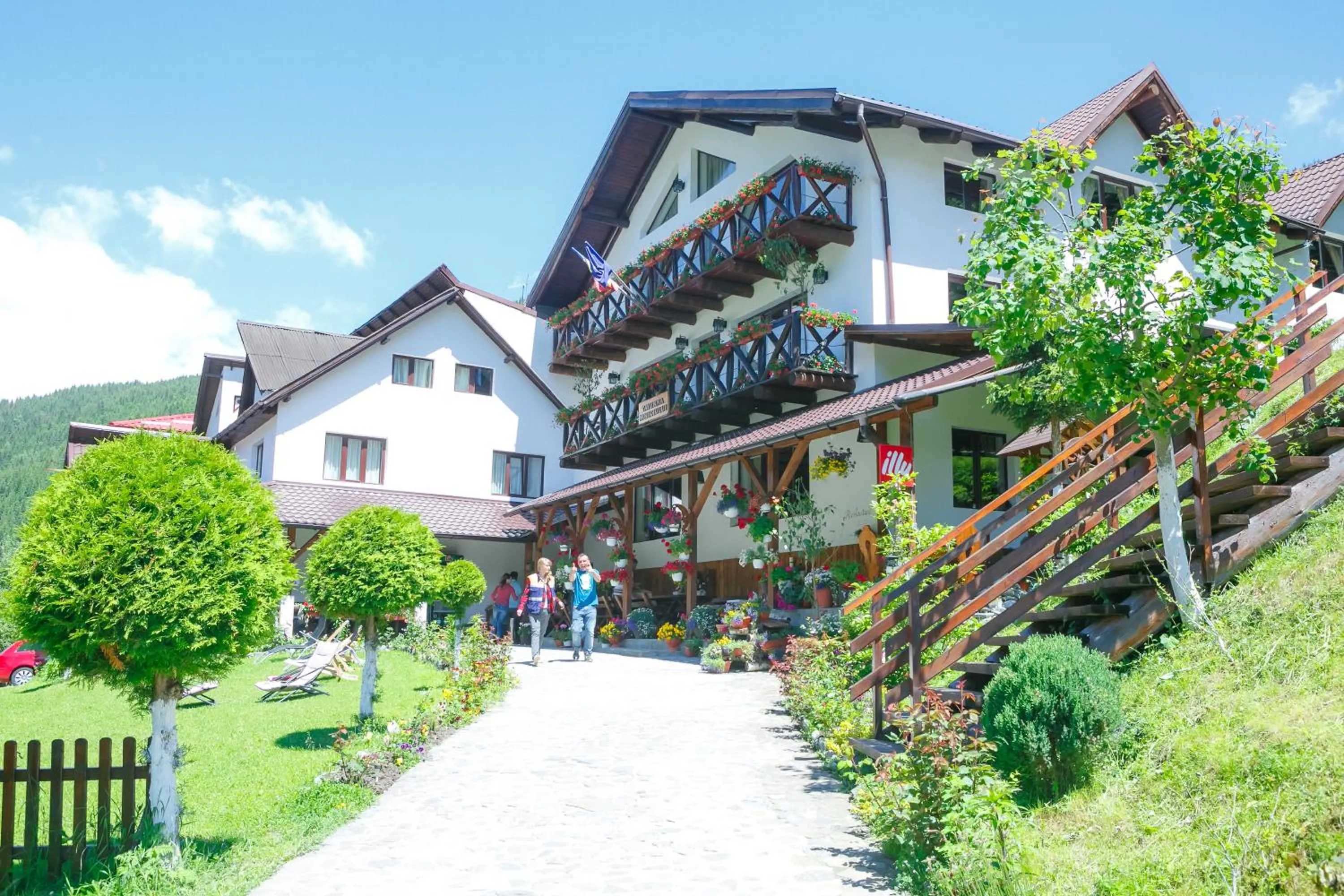Restaurant/places to eat in Complex Turistic Luminita