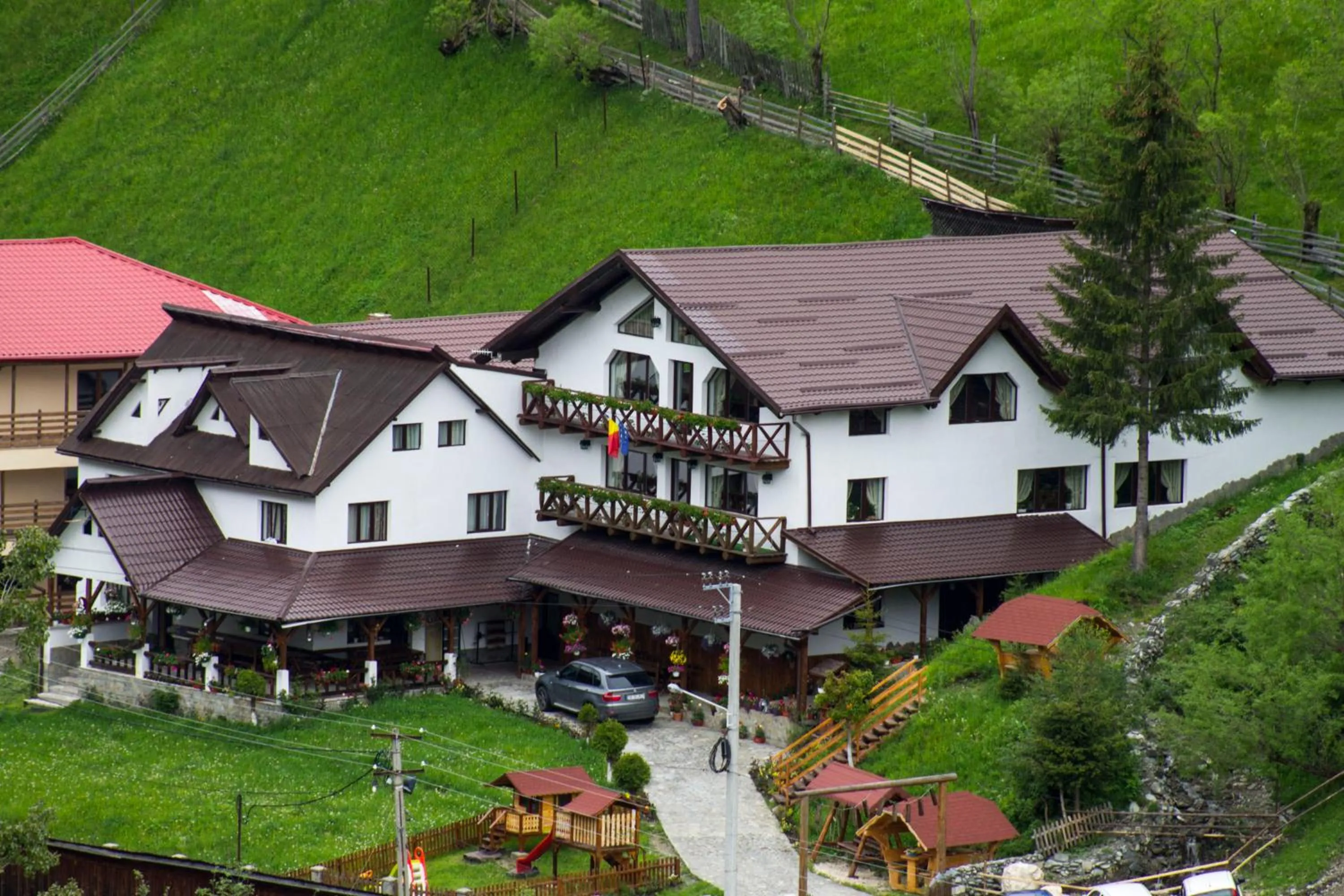 Restaurant/places to eat in Complex Turistic Luminita