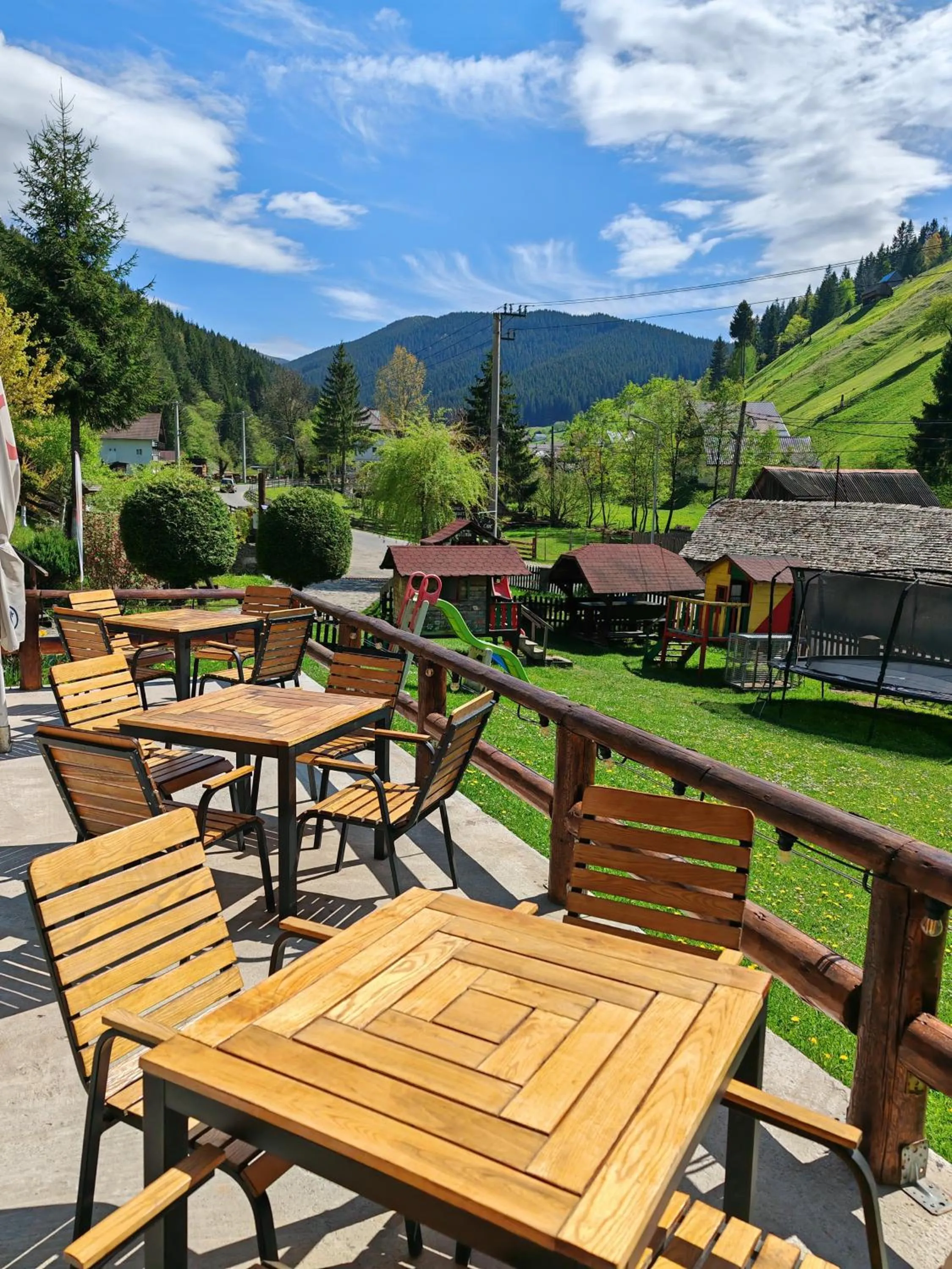 Restaurant/places to eat in Complex Turistic Luminita