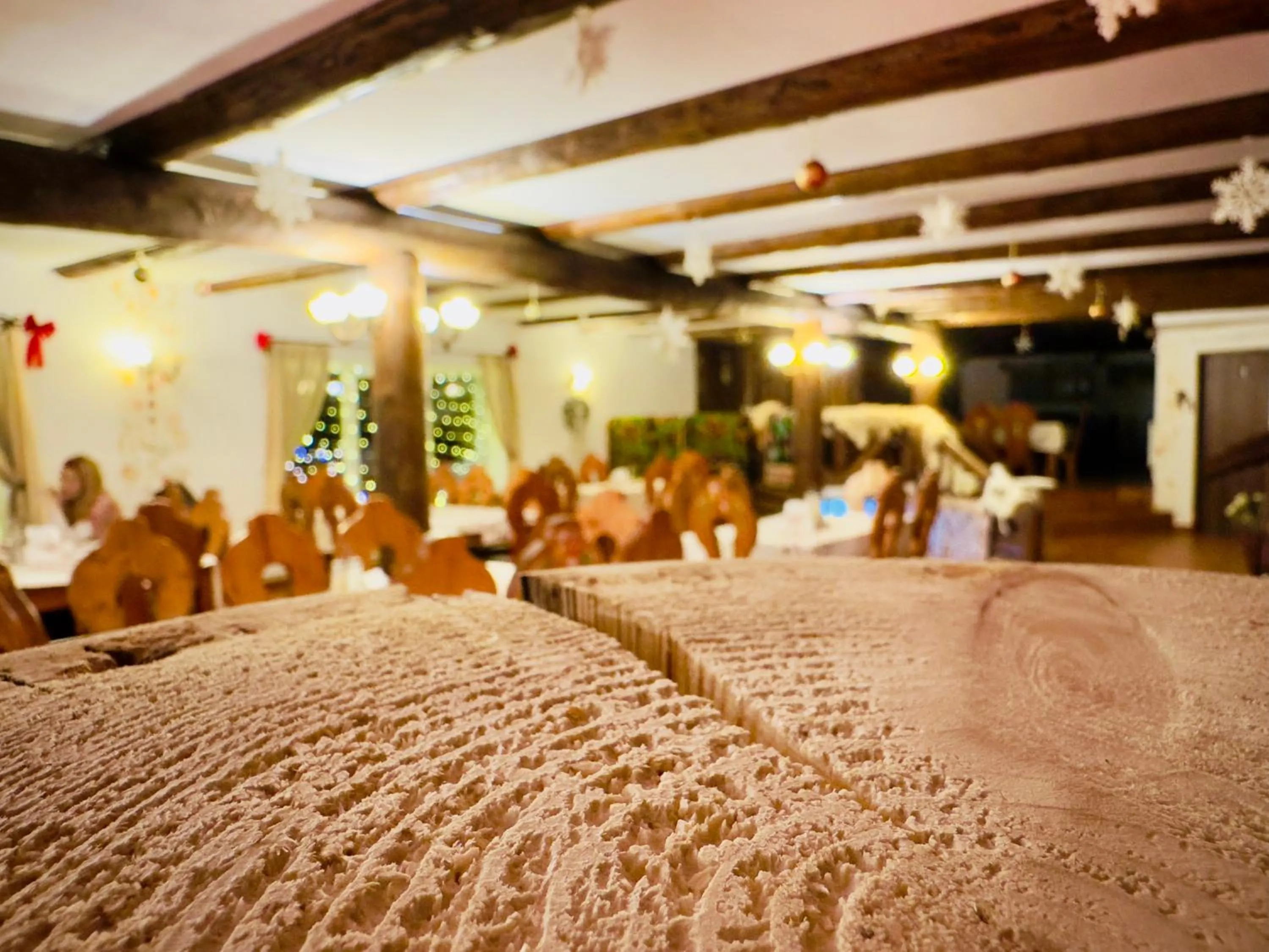 Restaurant/places to eat in Complex Turistic Luminita