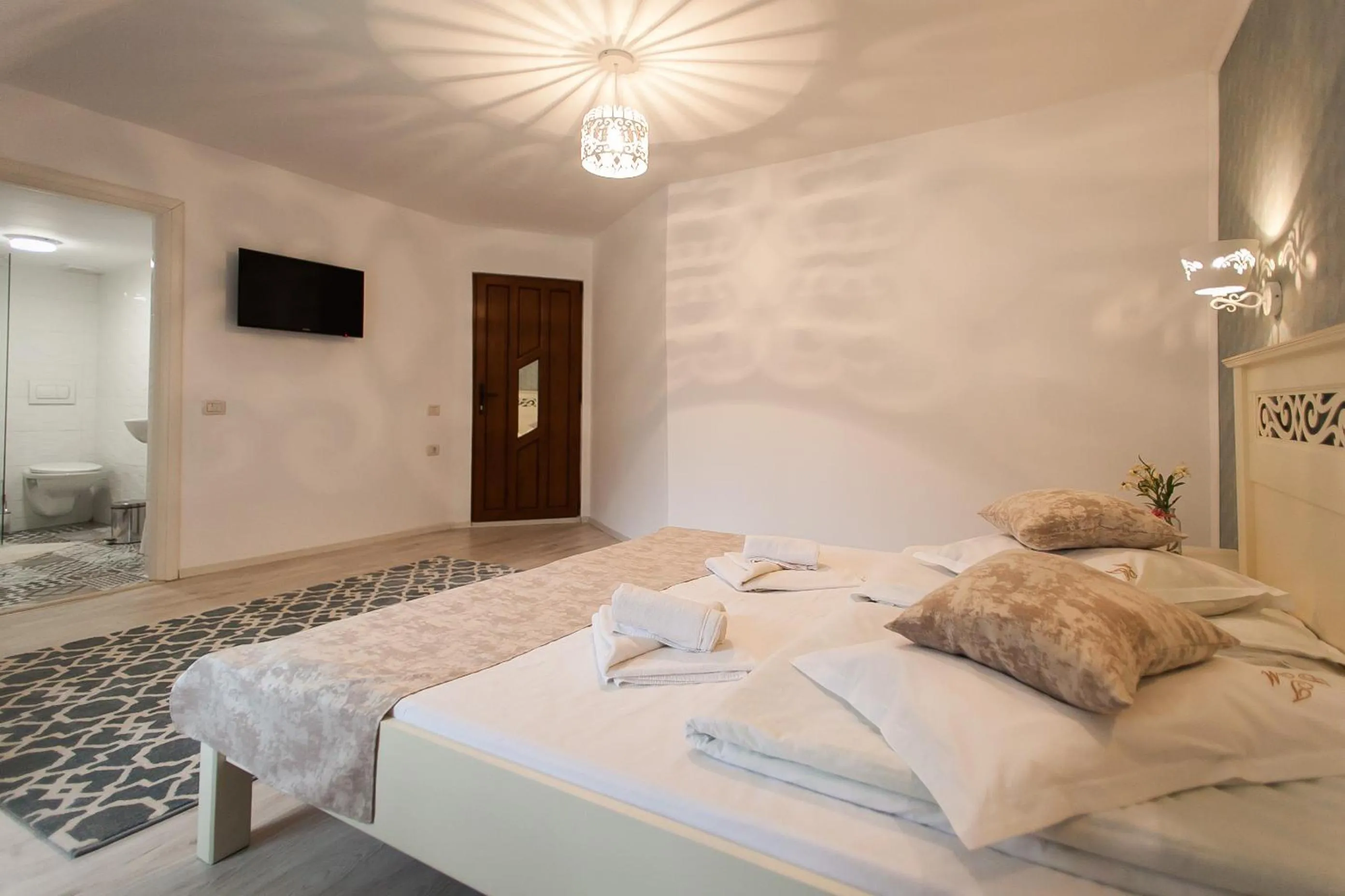 Bed in Complex Turistic Luminita