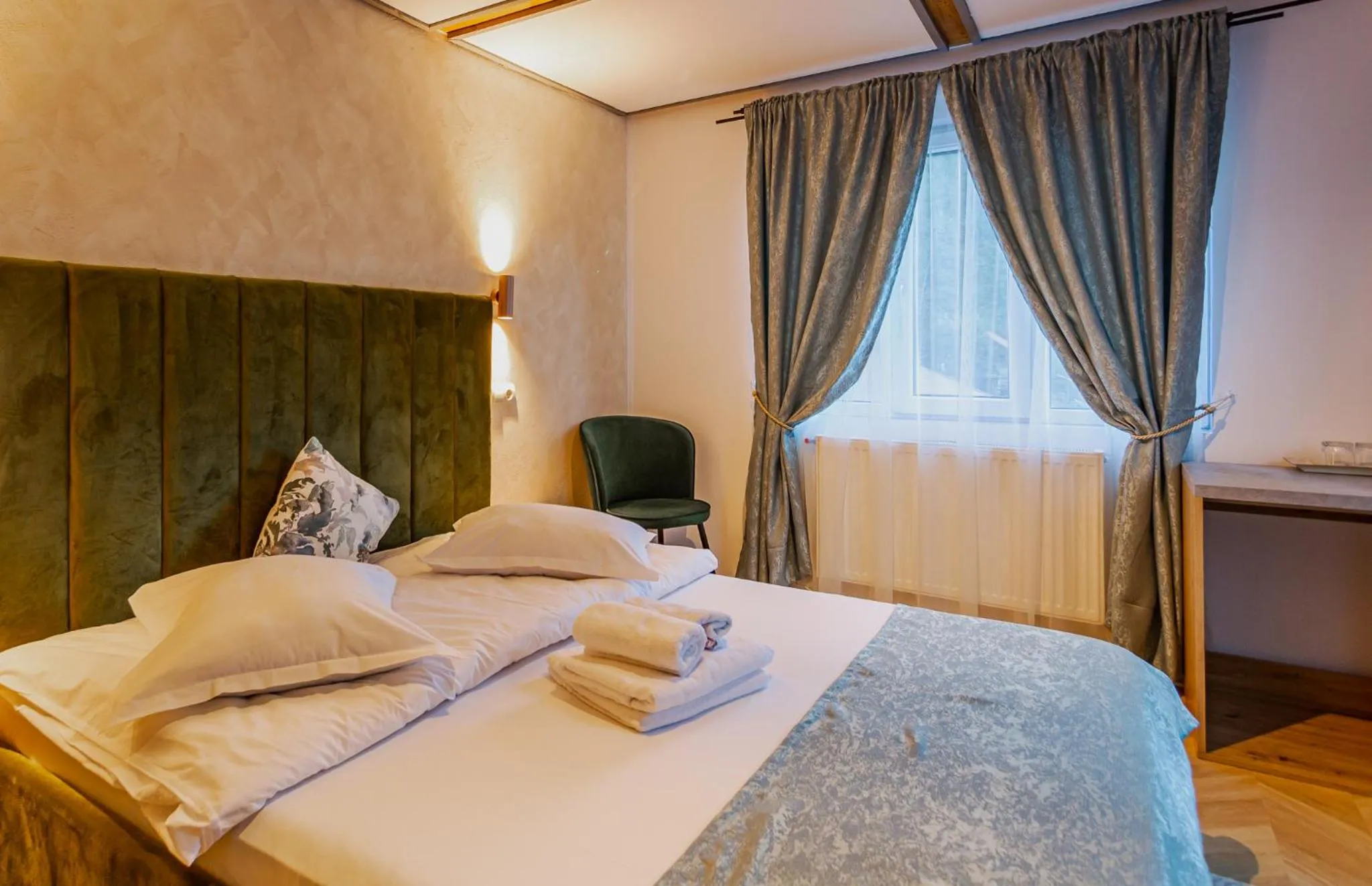 Bed in Complex Turistic Luminita