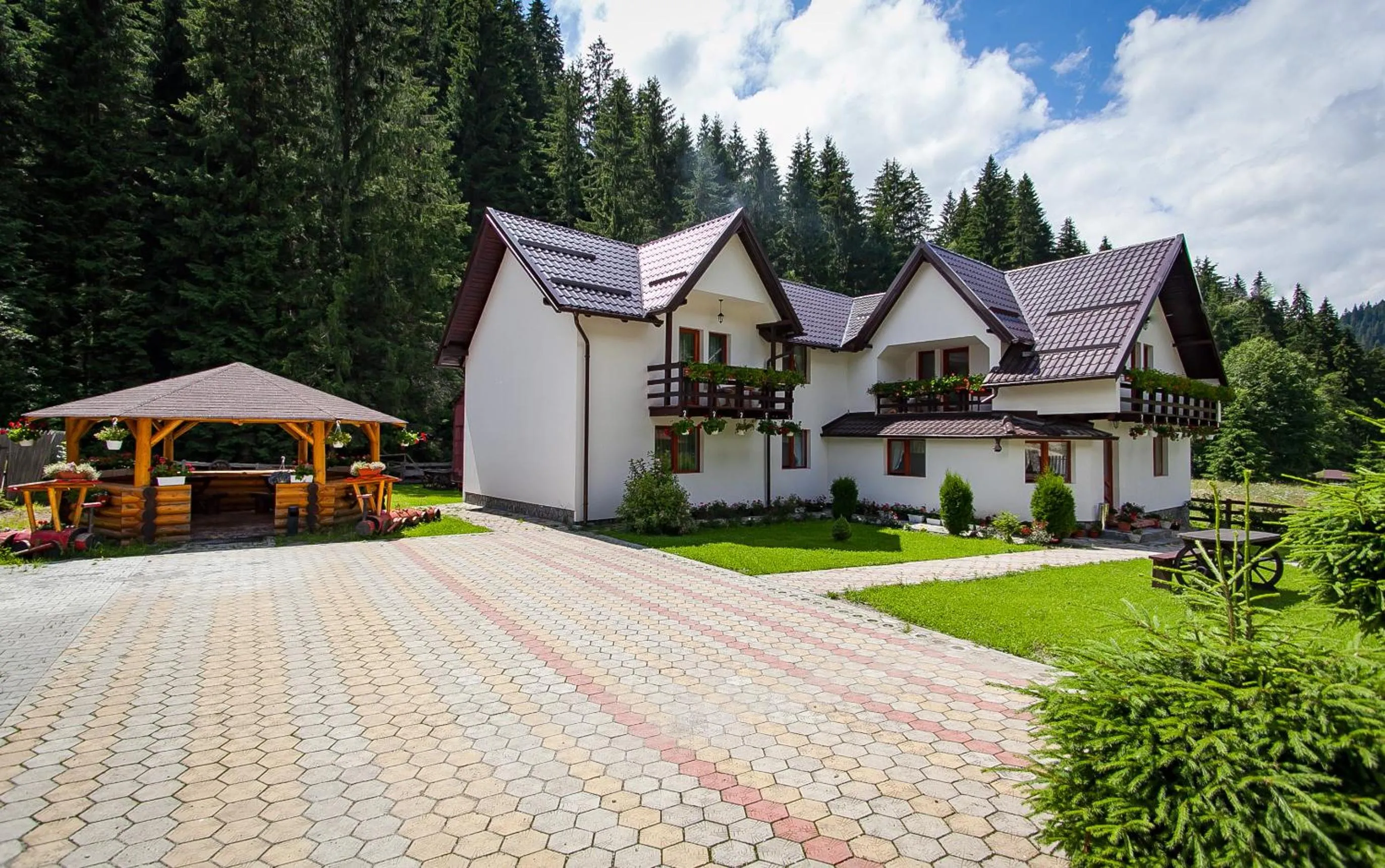 Property building in Complex Turistic Luminita