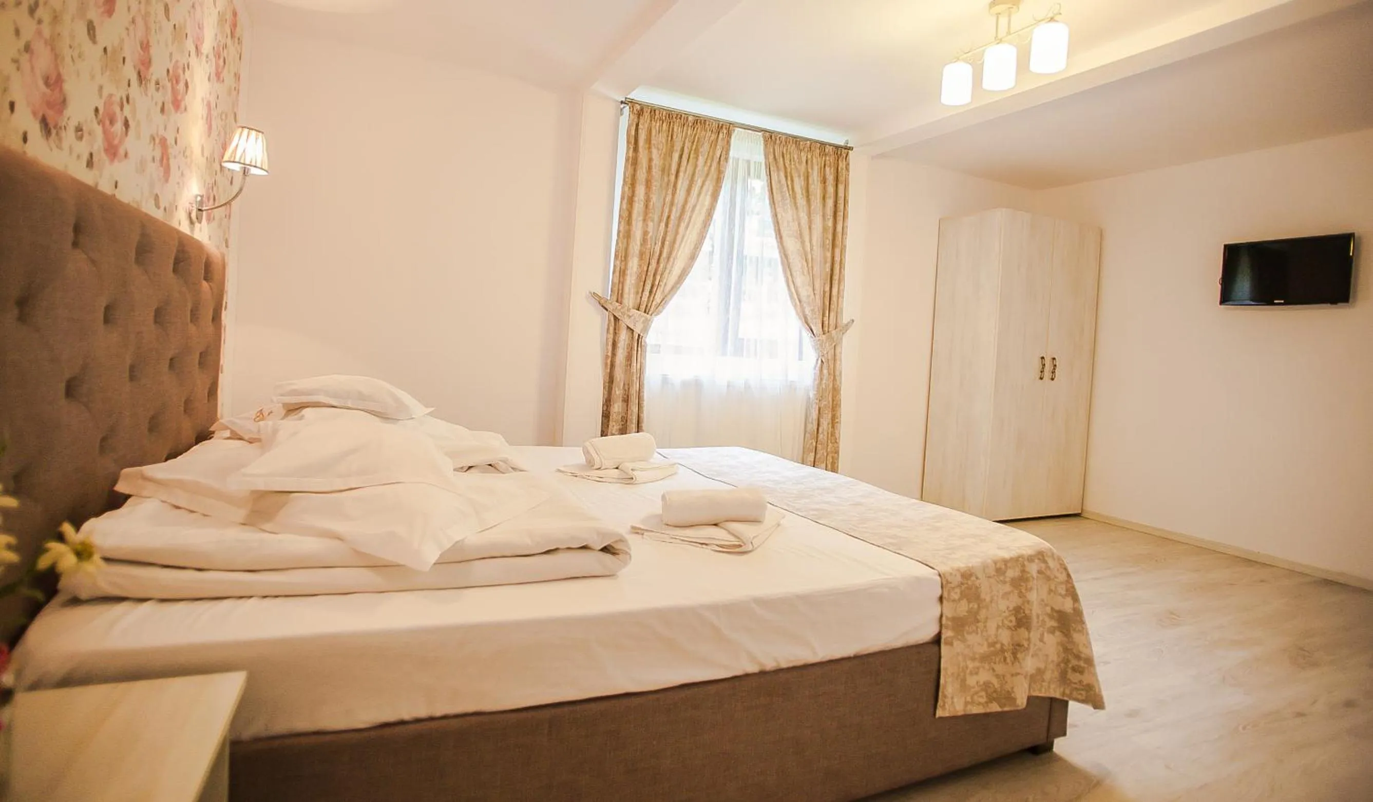 Bed in Complex Turistic Luminita