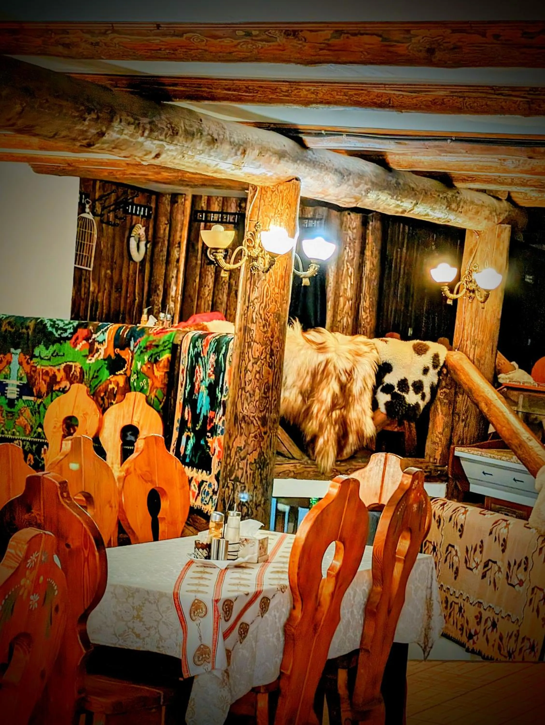 Restaurant/places to eat in Complex Turistic Luminita