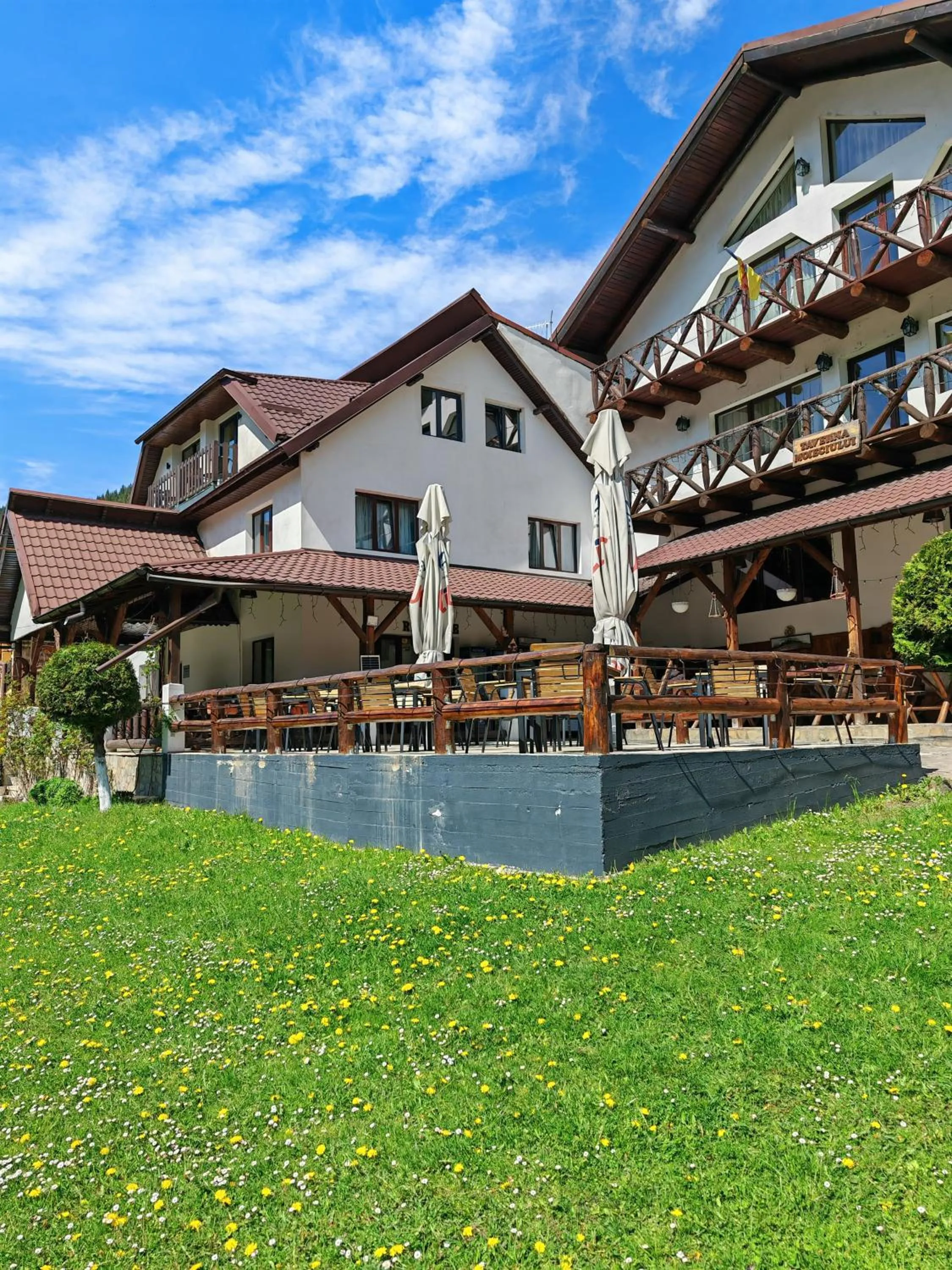 Restaurant/places to eat in Complex Turistic Luminita