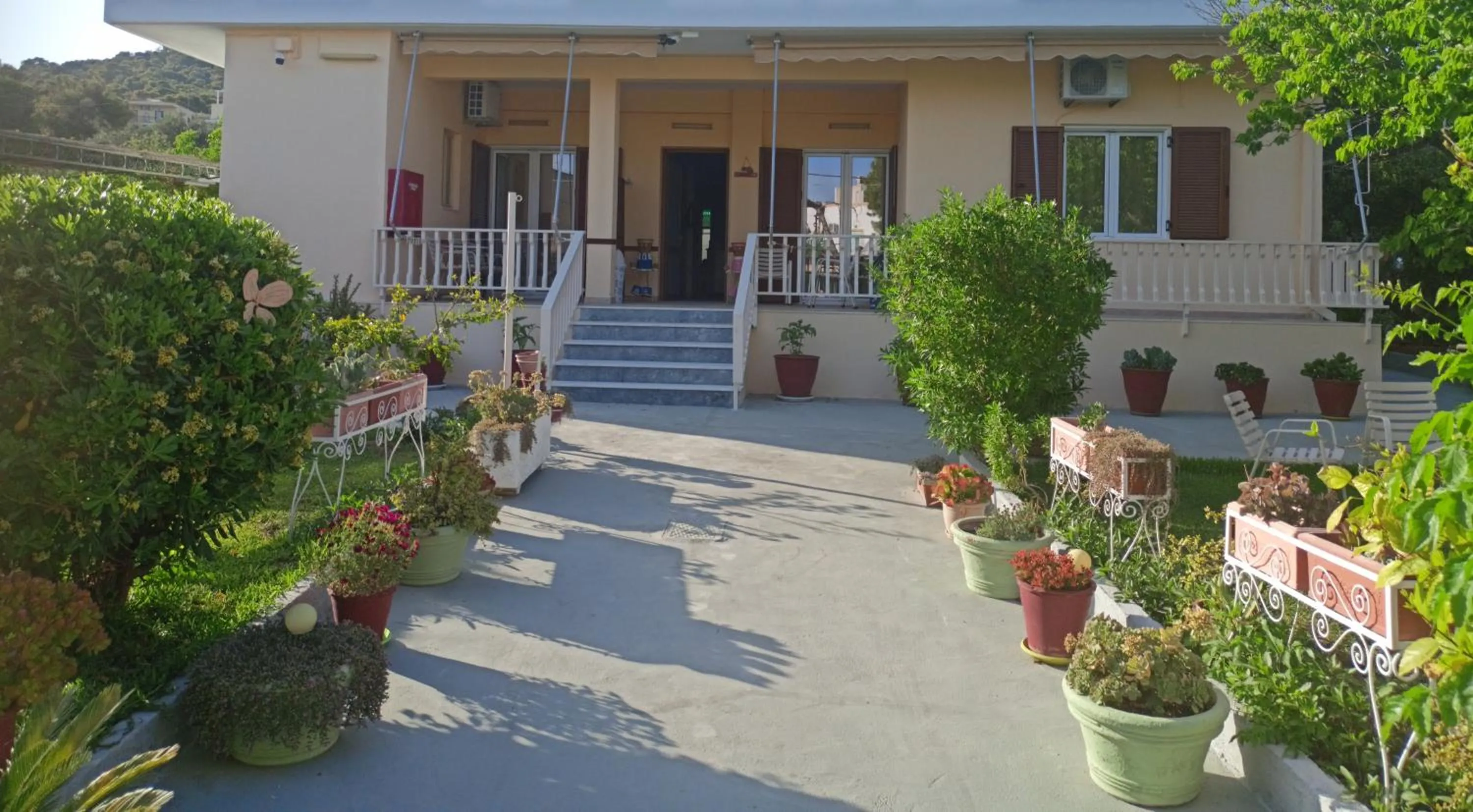 Facade/entrance in Finikas Rooms
