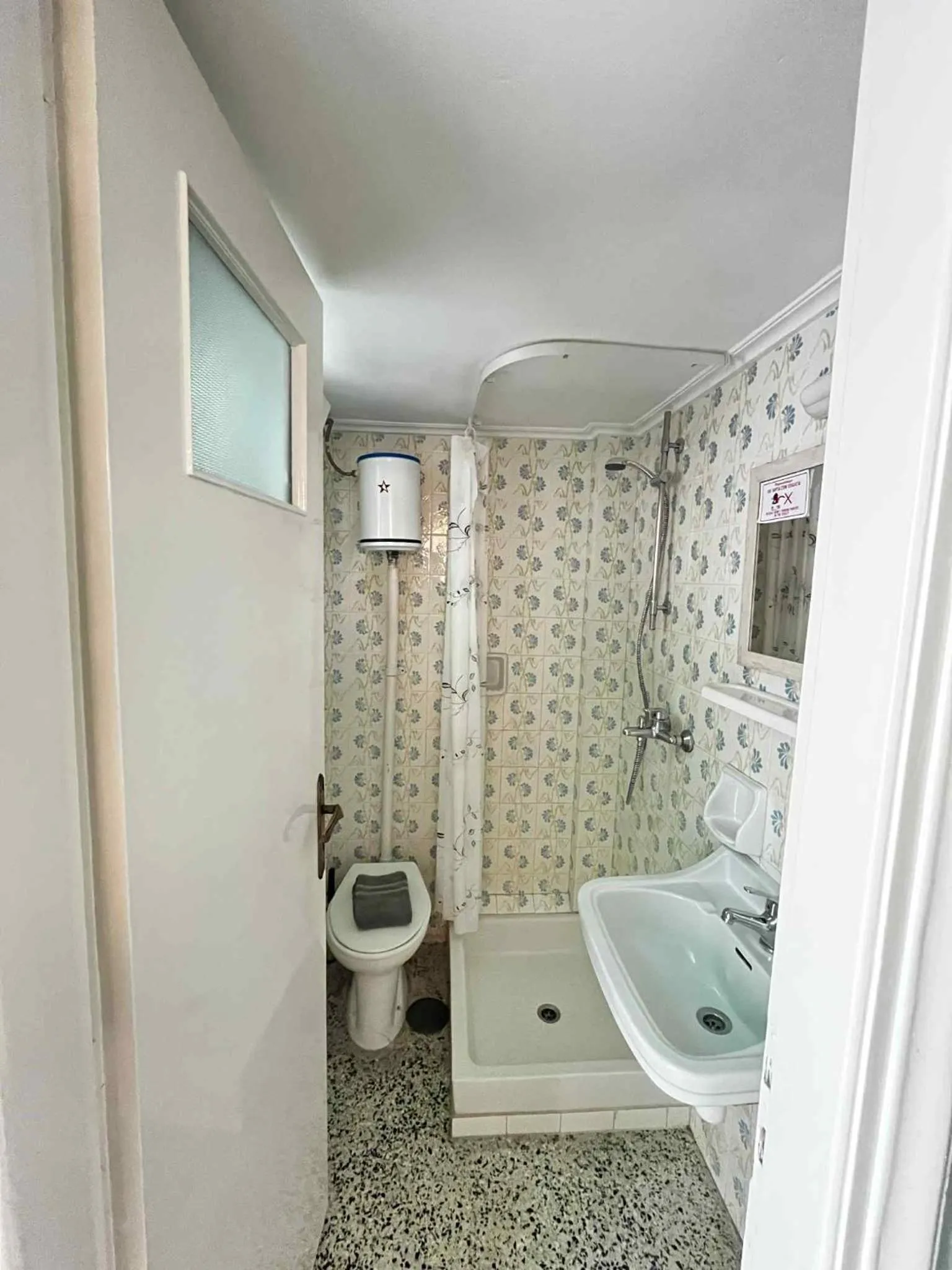 Bathroom in Finikas Rooms