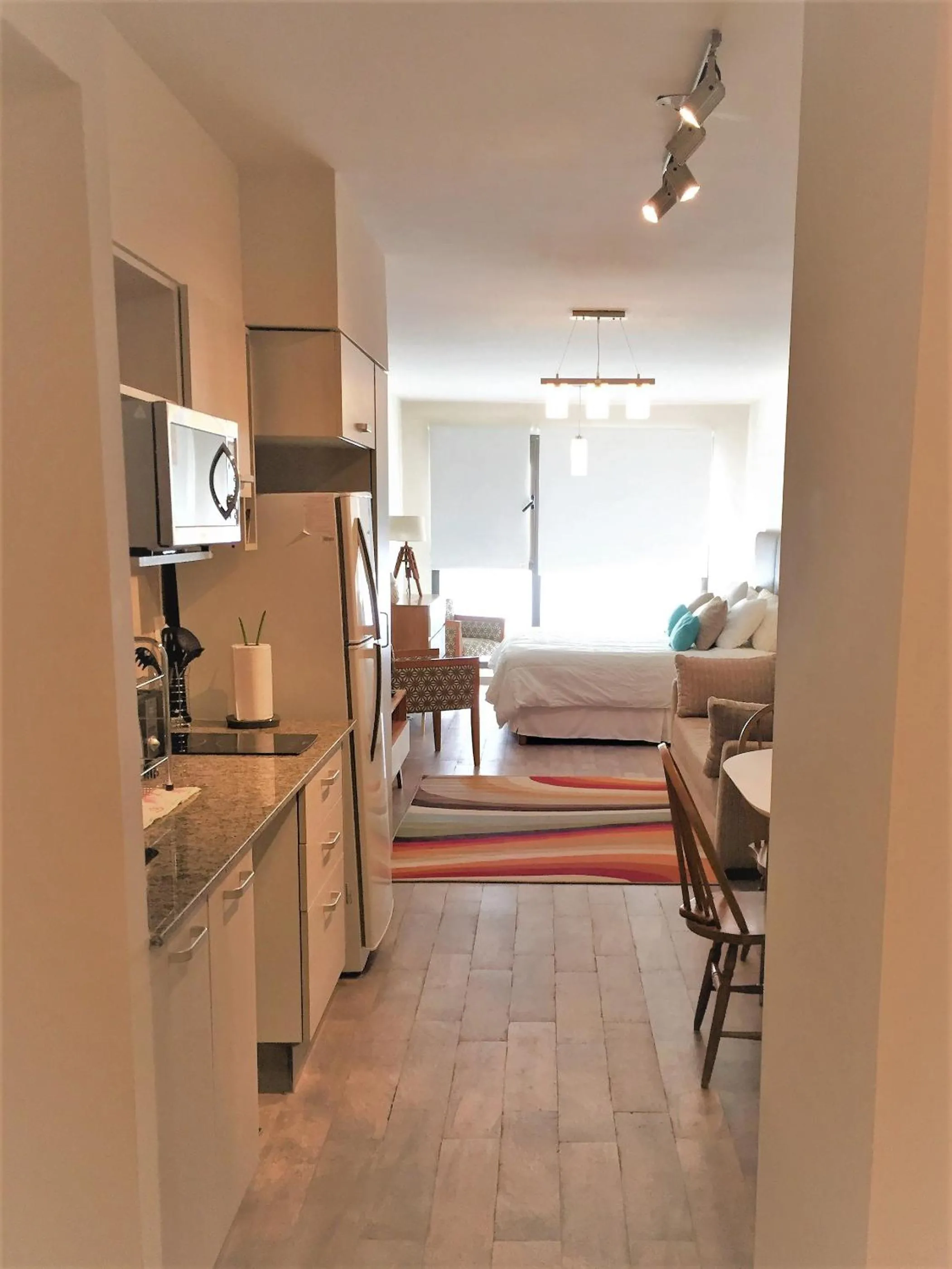 URBANA SUITES & STUDIOS 440