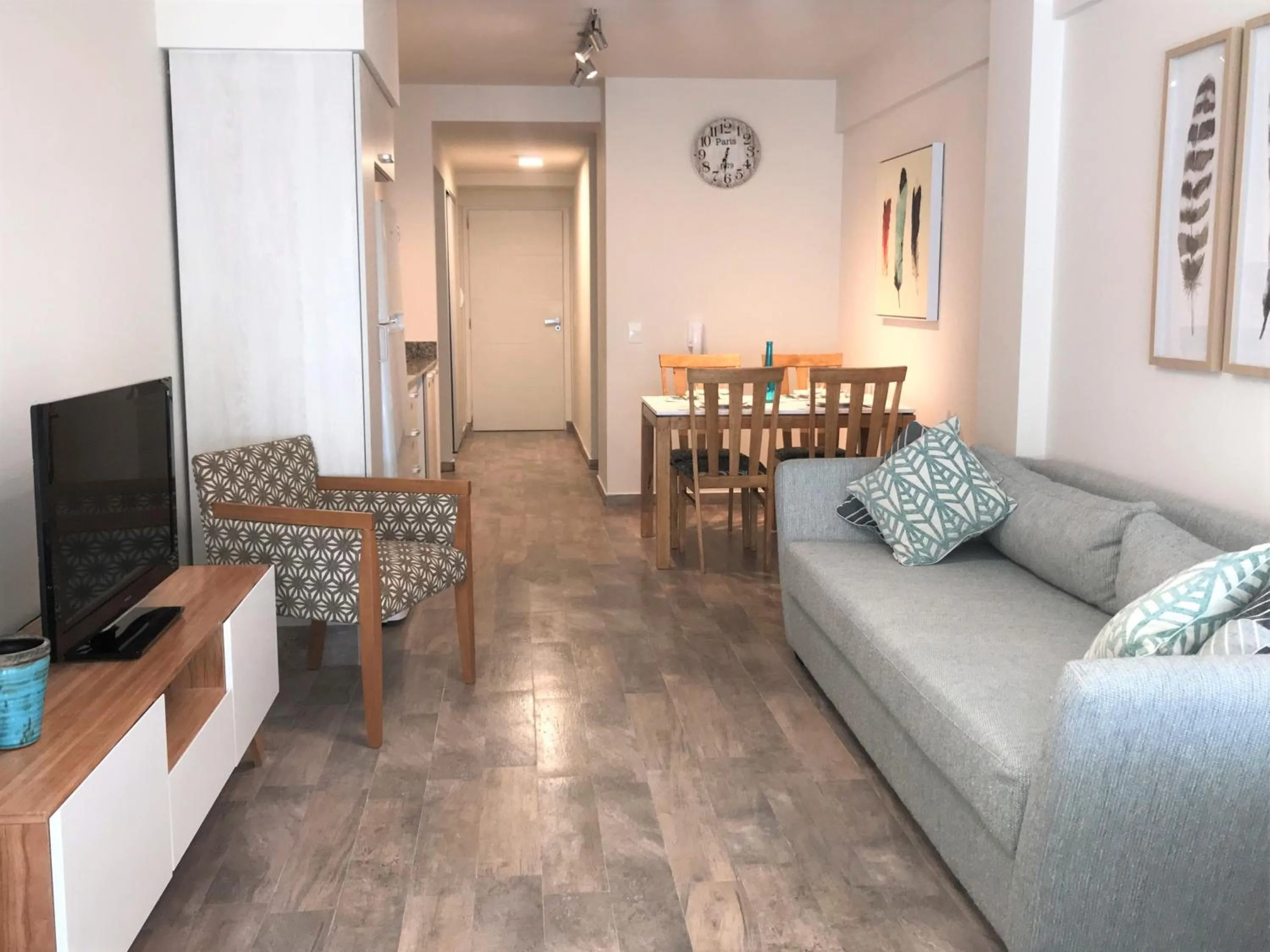 URBANA SUITES & STUDIOS 440