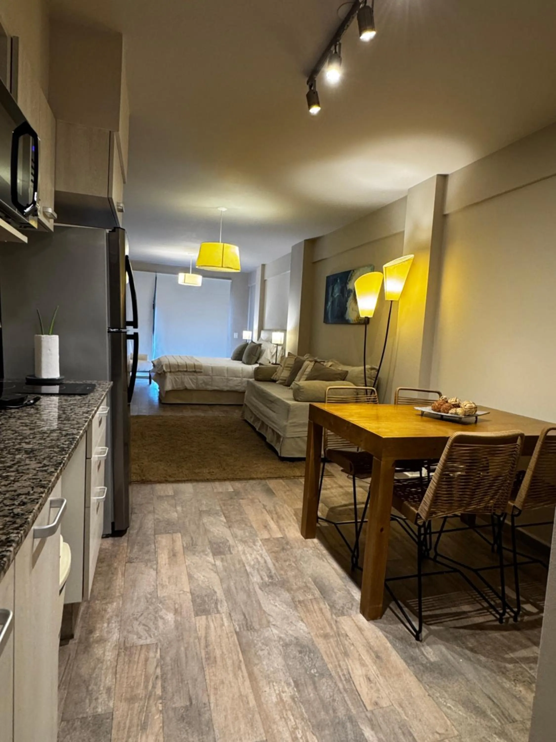 URBANA SUITES & STUDIOS 440