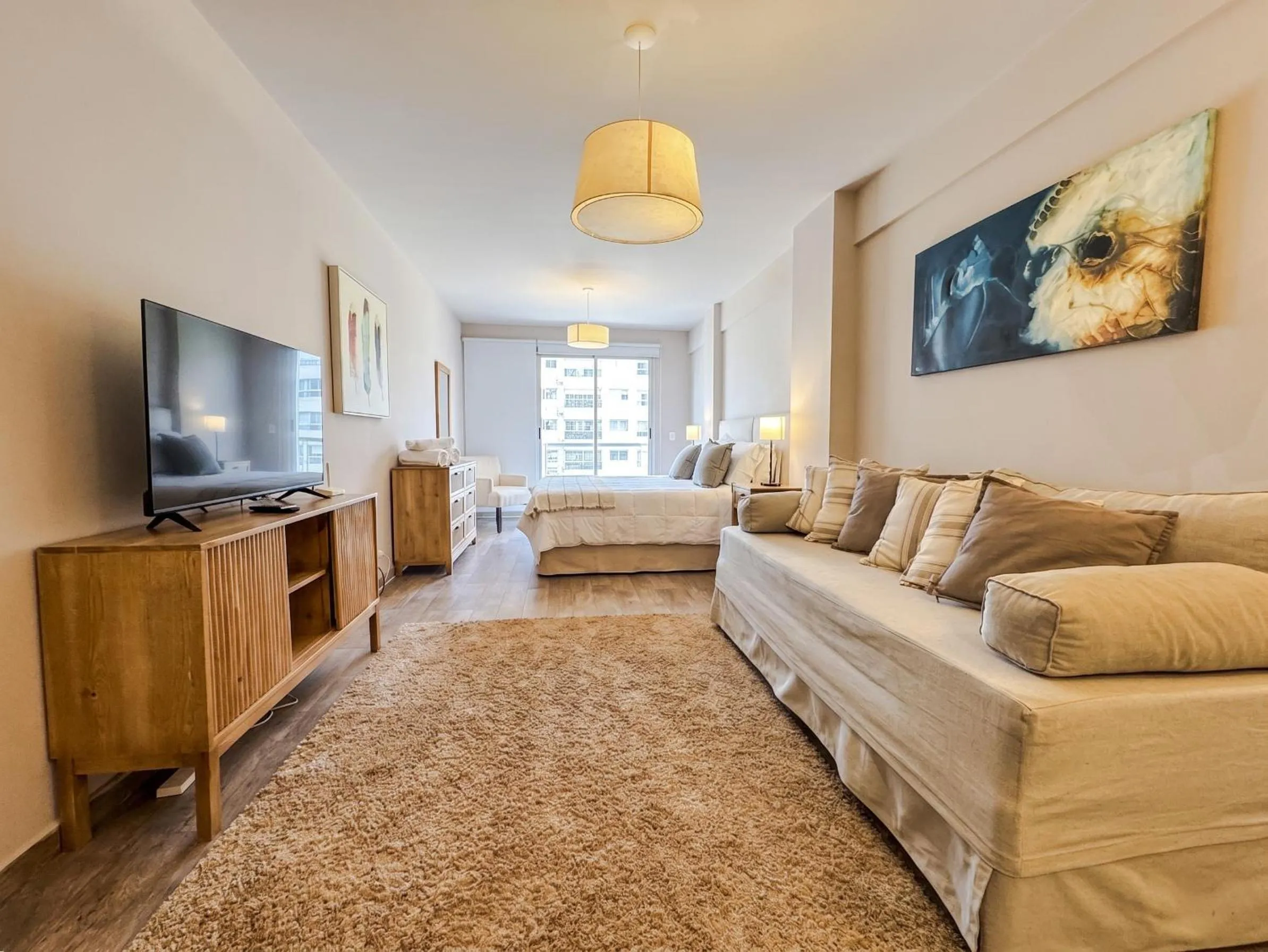 URBANA SUITES & STUDIOS 440