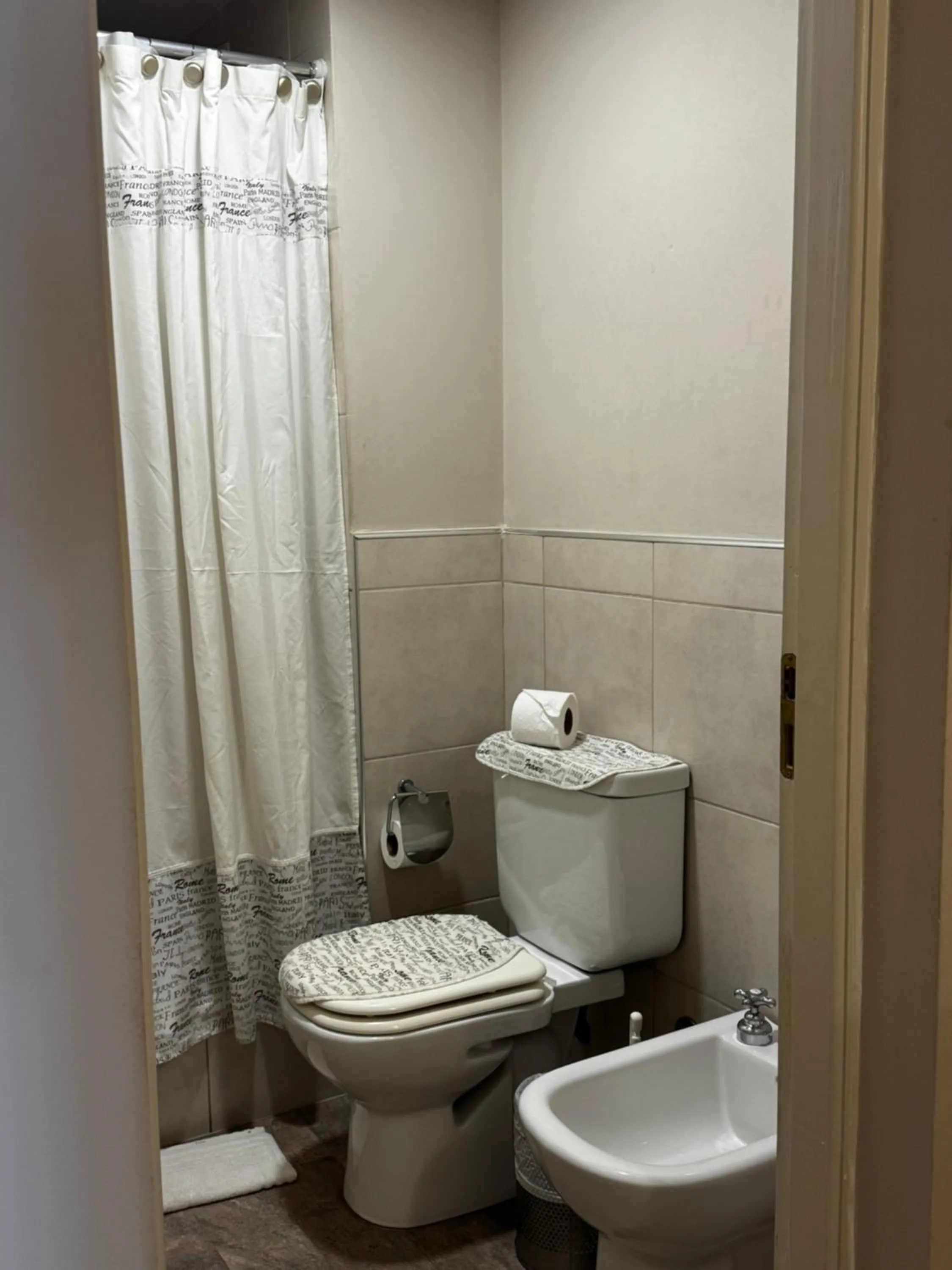 URBANA SUITES & STUDIOS 440