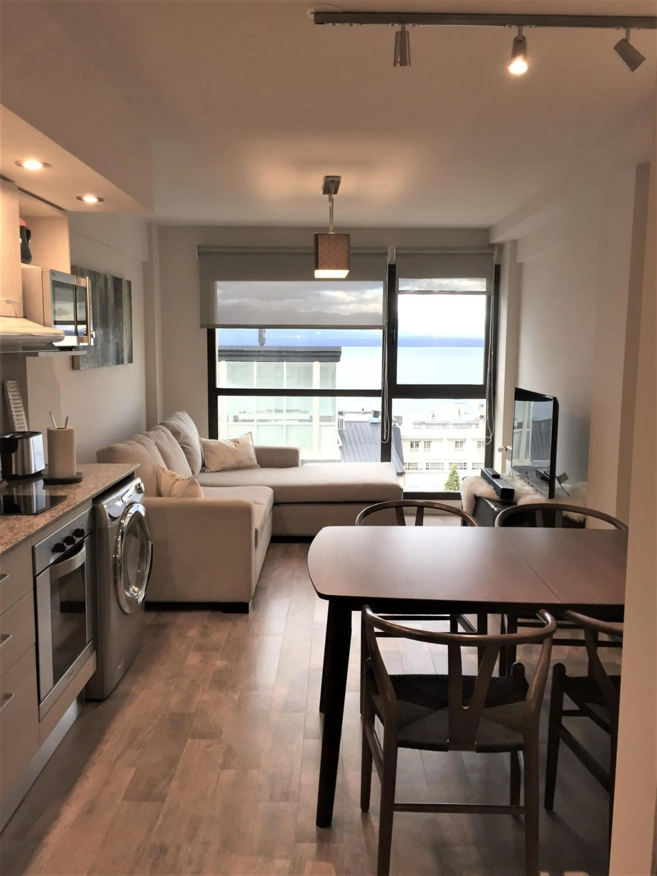 URBANA SUITES & STUDIOS 440