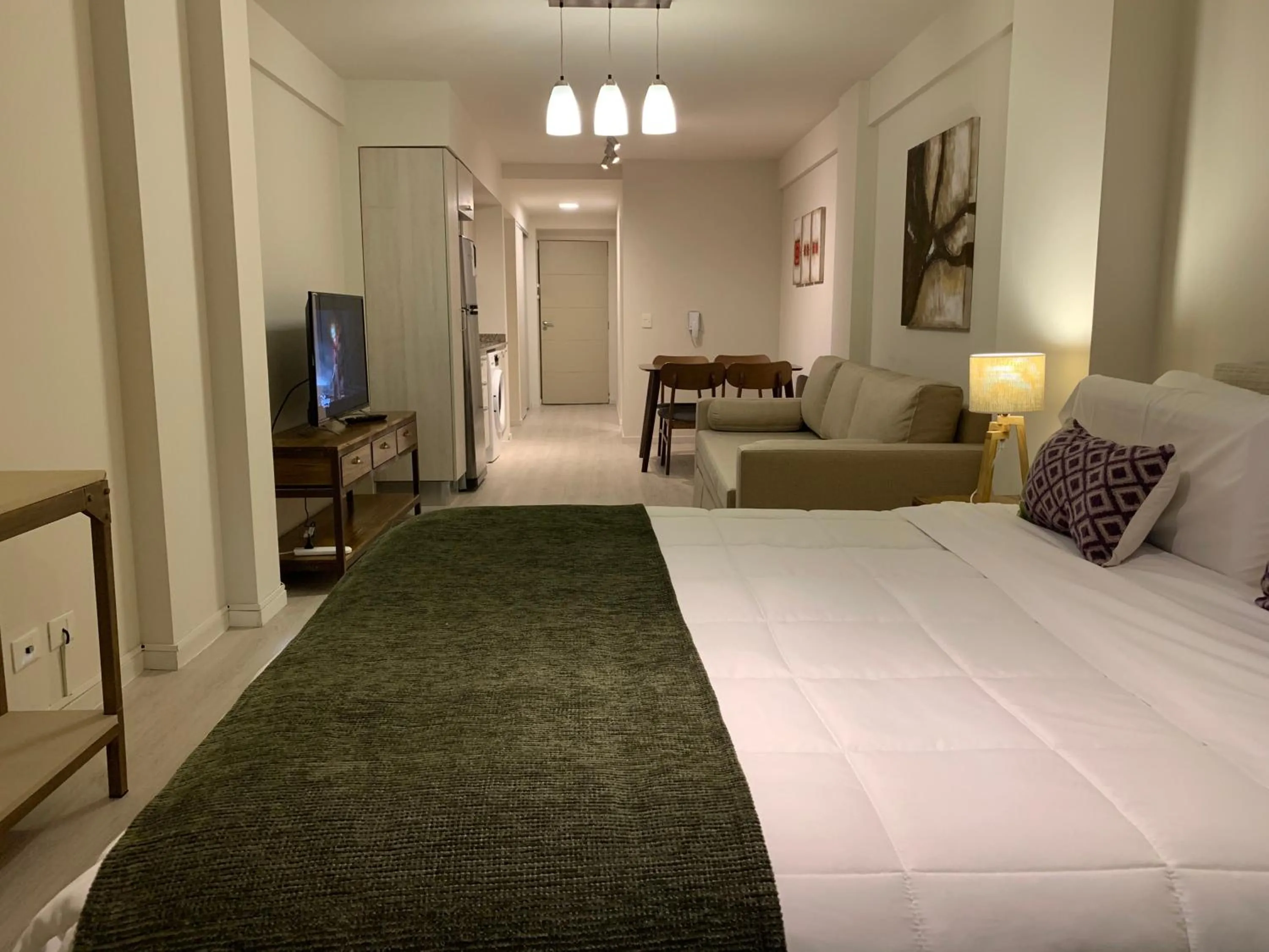 URBANA SUITES & STUDIOS 440