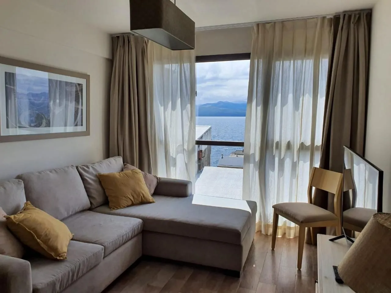 URBANA SUITES & STUDIOS 440
