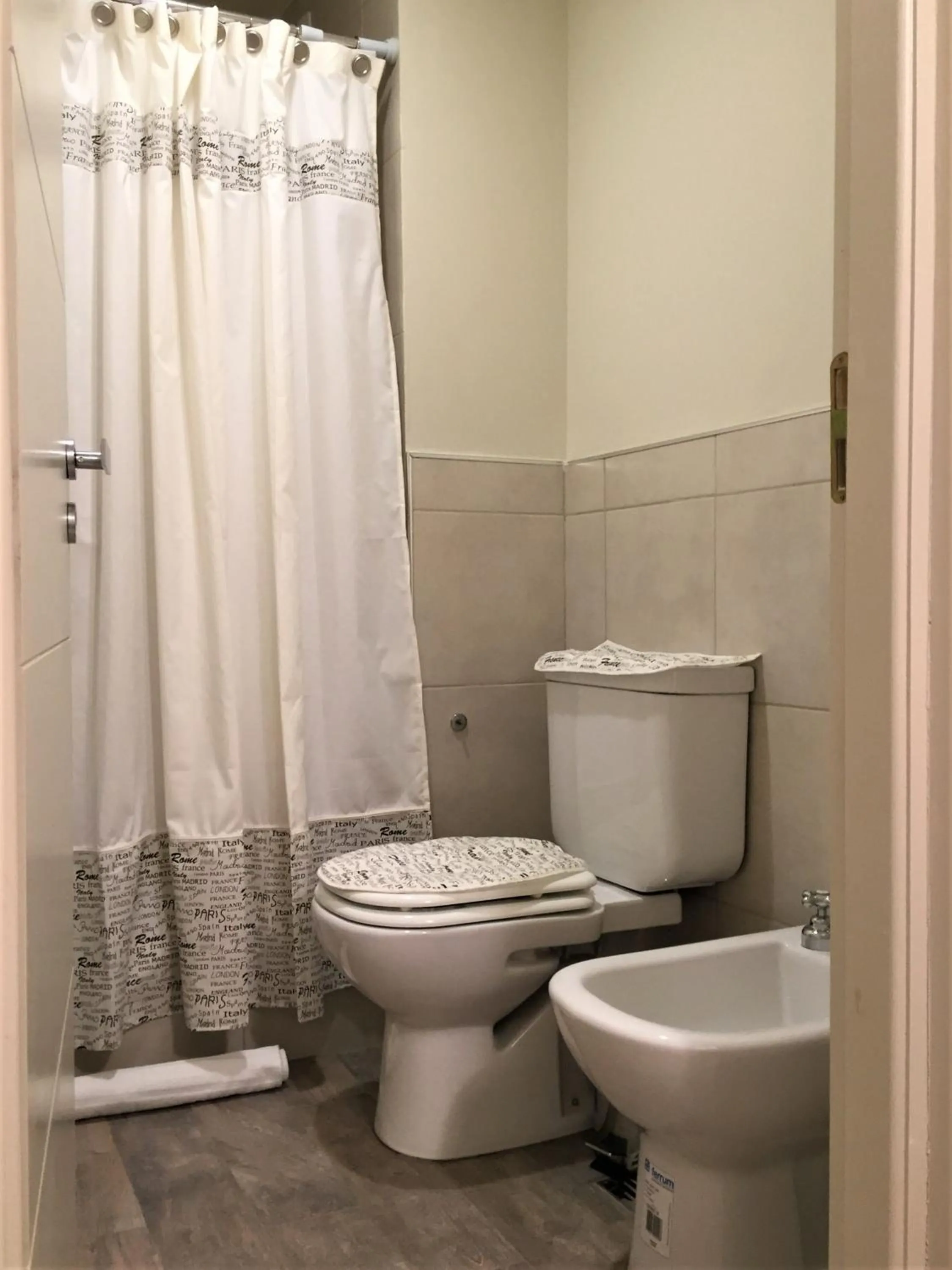 Bathroom in URBANA SUITES & STUDIOS 440