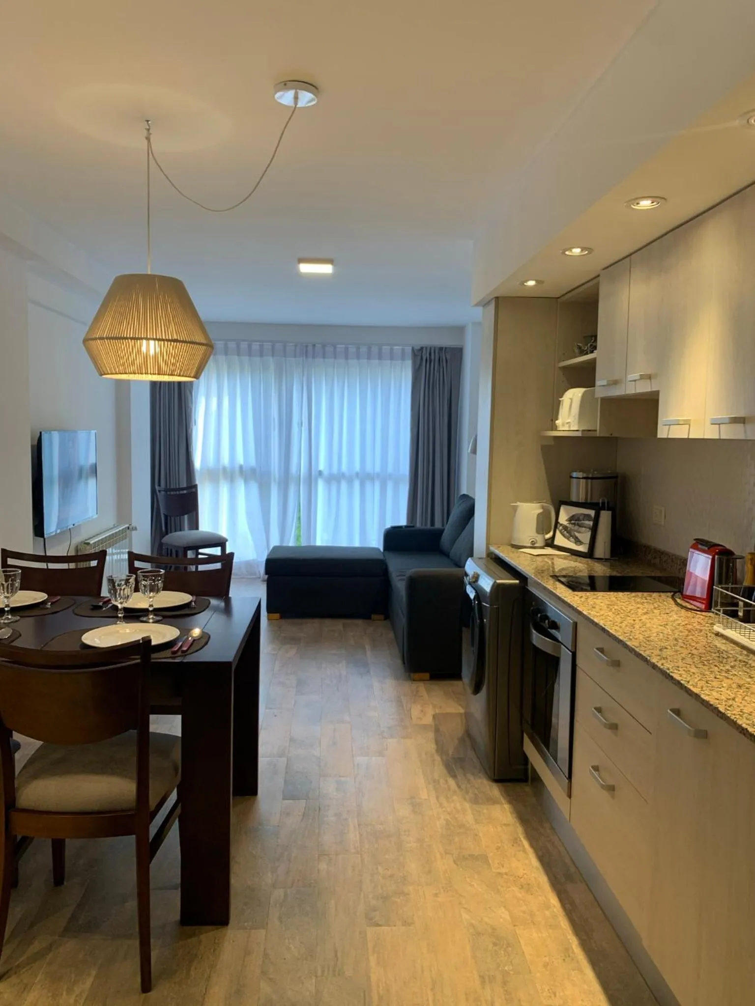 URBANA SUITES & STUDIOS 440