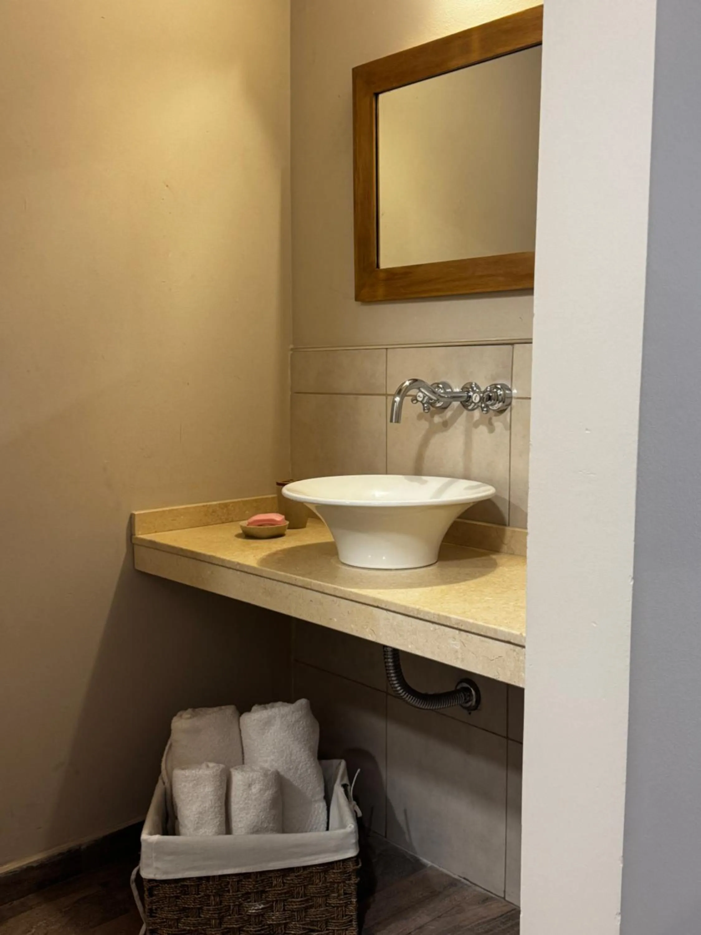 URBANA SUITES & STUDIOS 440