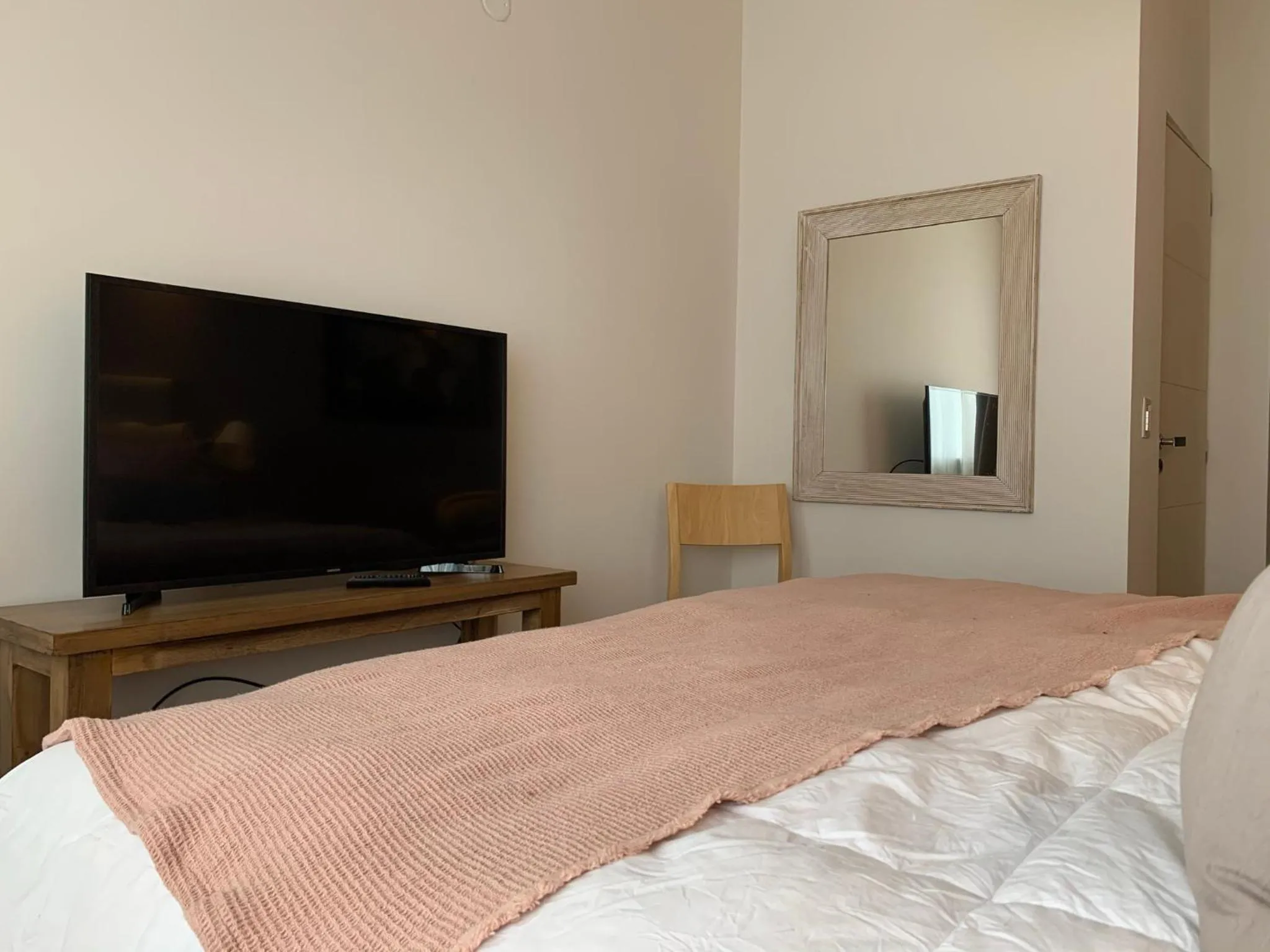 URBANA SUITES & STUDIOS 440