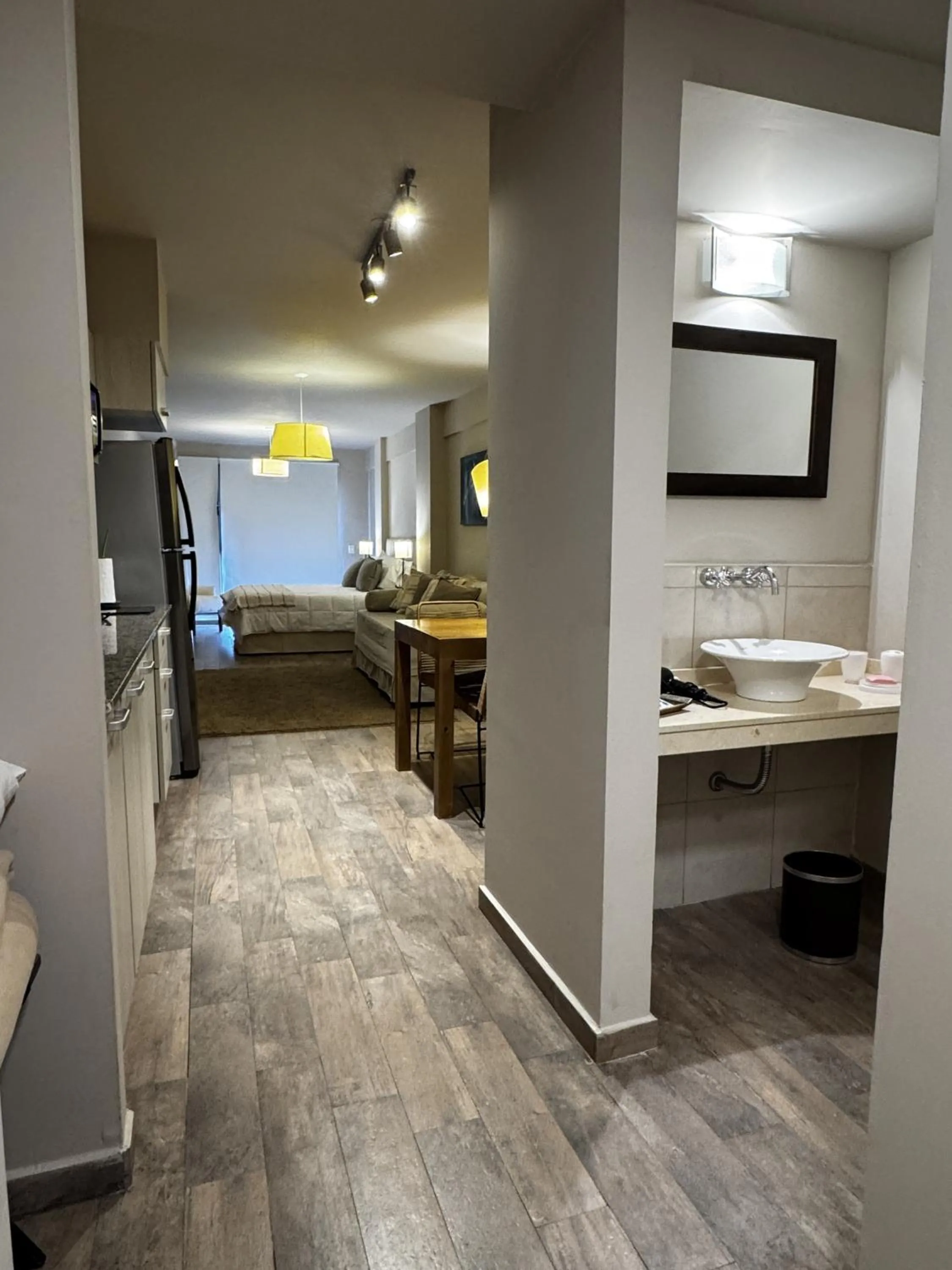 URBANA SUITES & STUDIOS 440