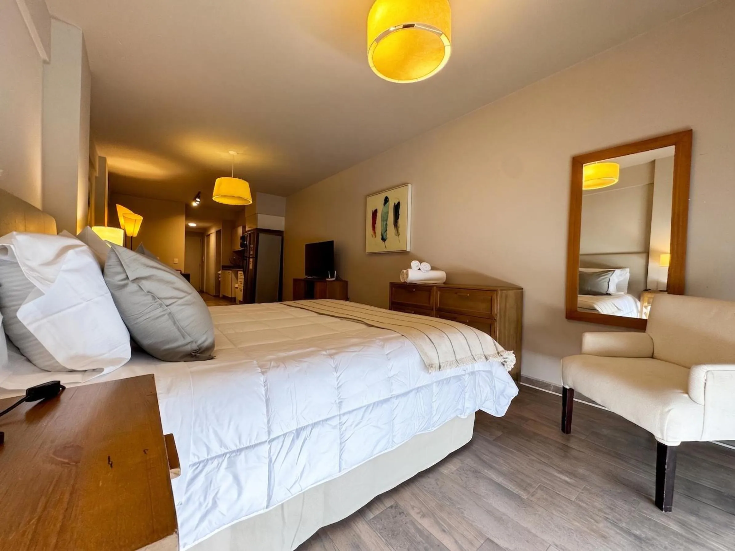 URBANA SUITES & STUDIOS 440