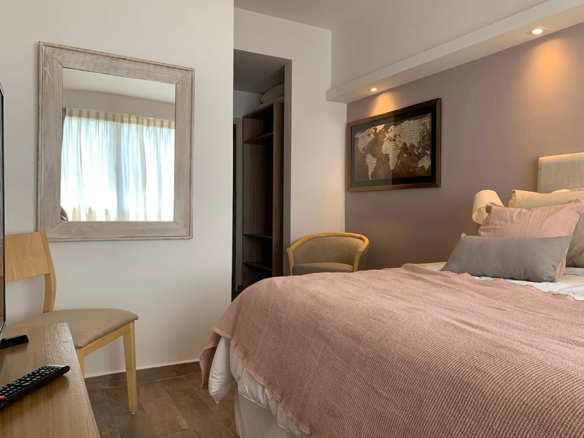 URBANA SUITES & STUDIOS 440