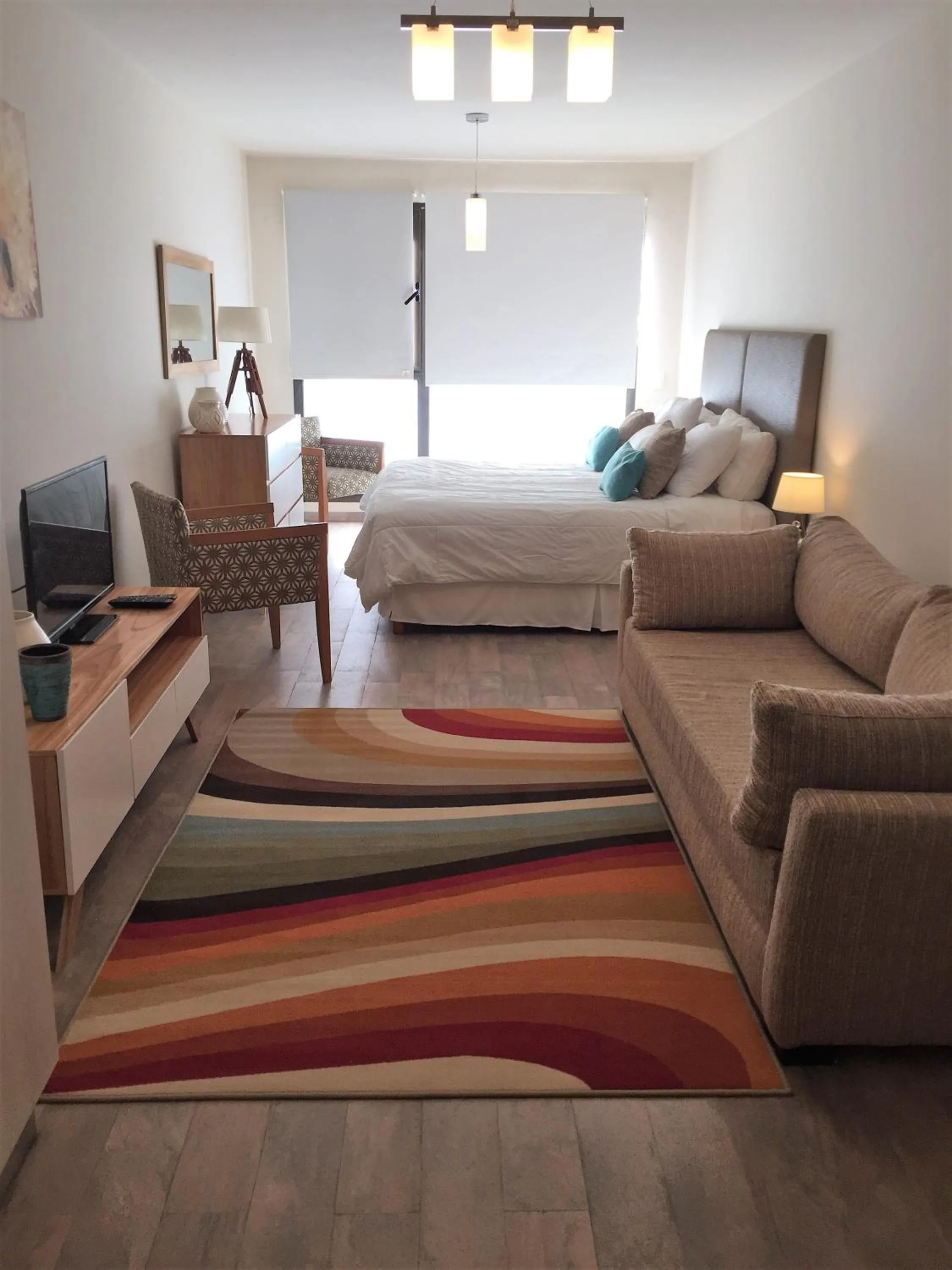 URBANA SUITES & STUDIOS 440